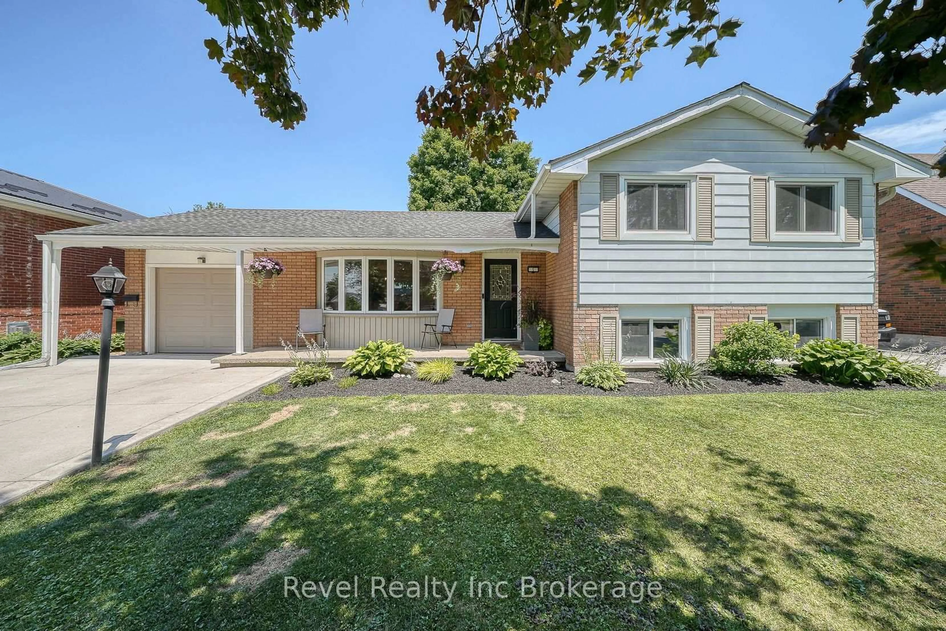 Home with brick exterior material, street for 5 Dean Cres, Ingersoll Ontario N5C 3C1
