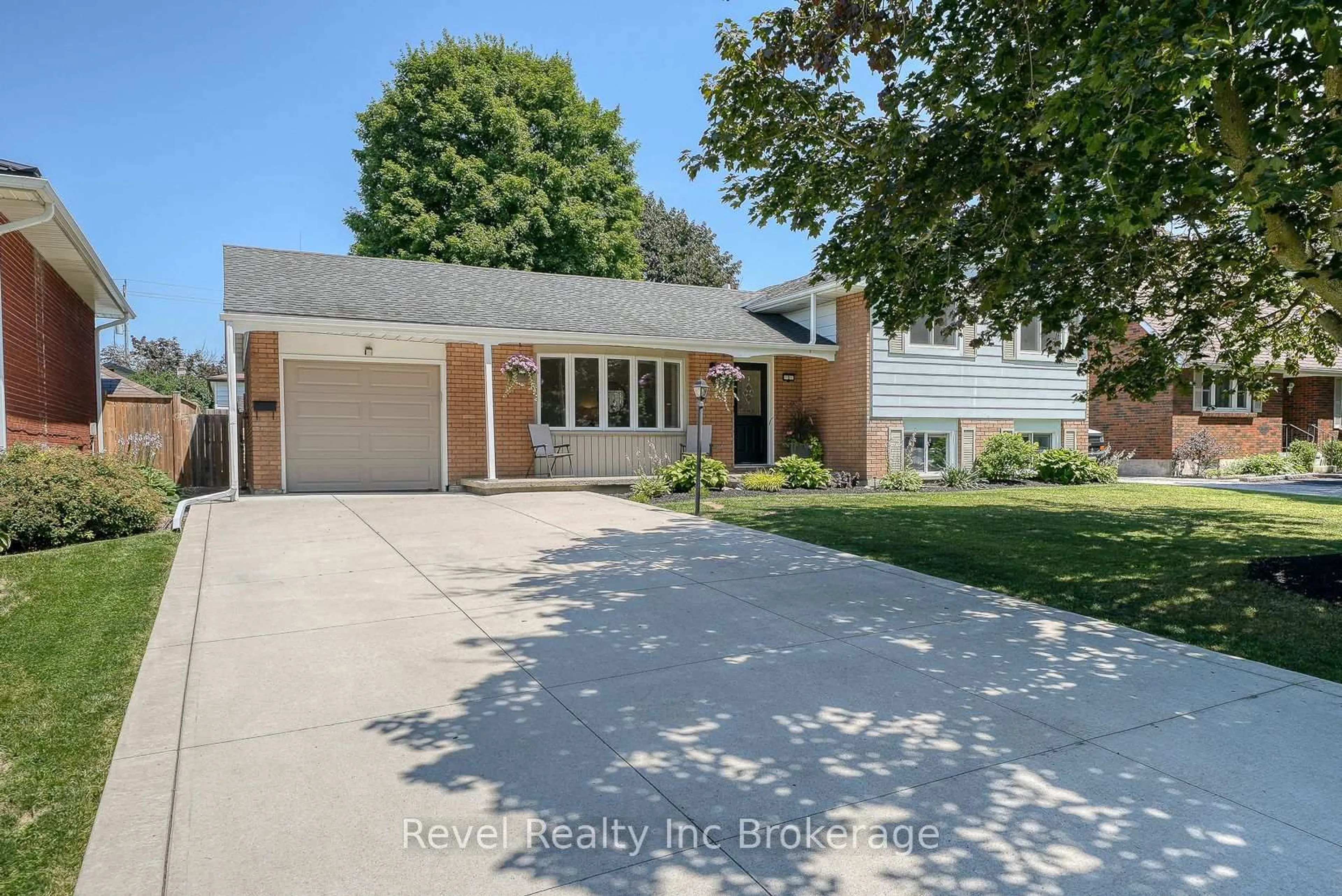 Unknown for 5 Dean Cres, Ingersoll Ontario N5C 3C1