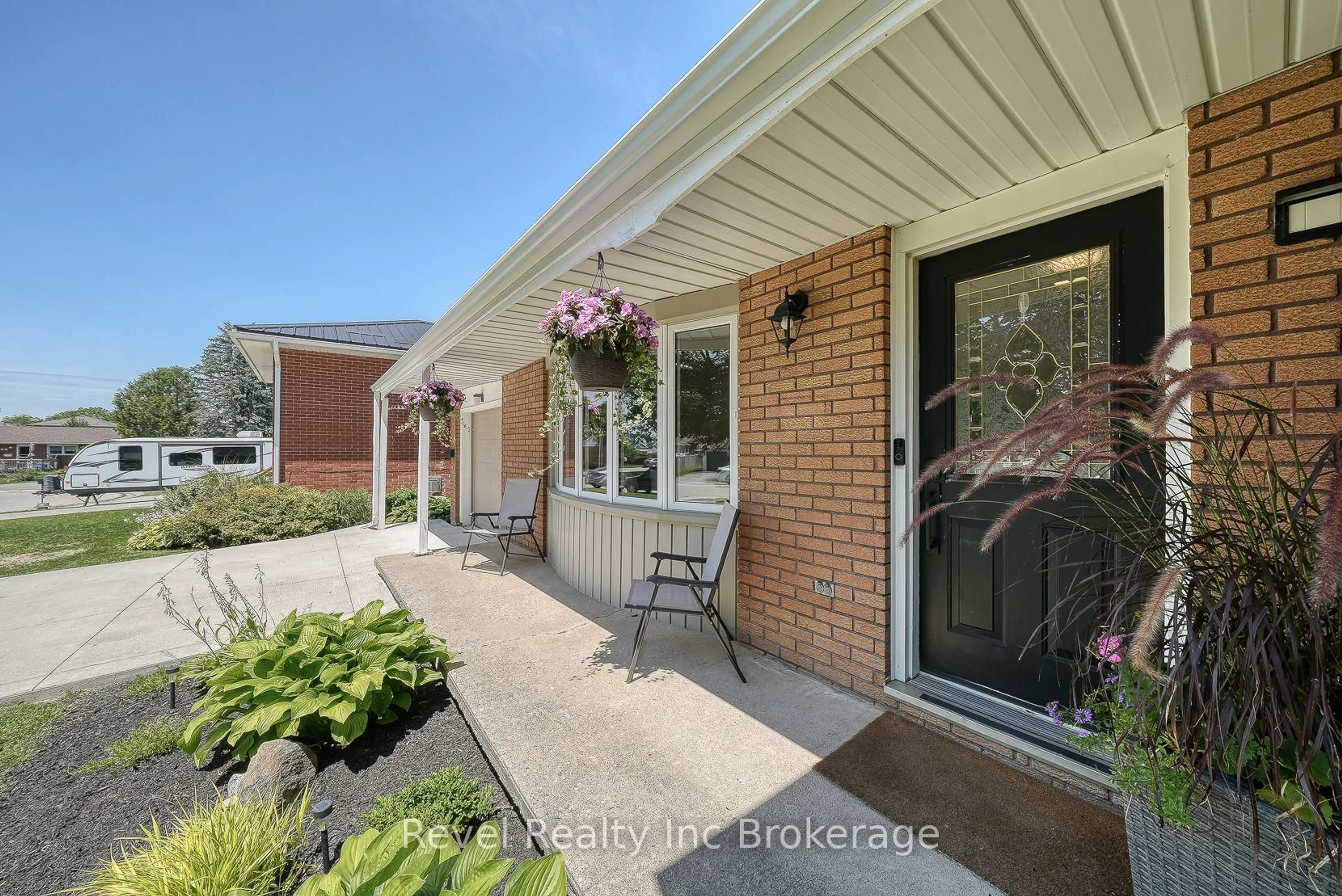 Home with brick exterior material, street for 5 Dean Cres, Ingersoll Ontario N5C 3C1