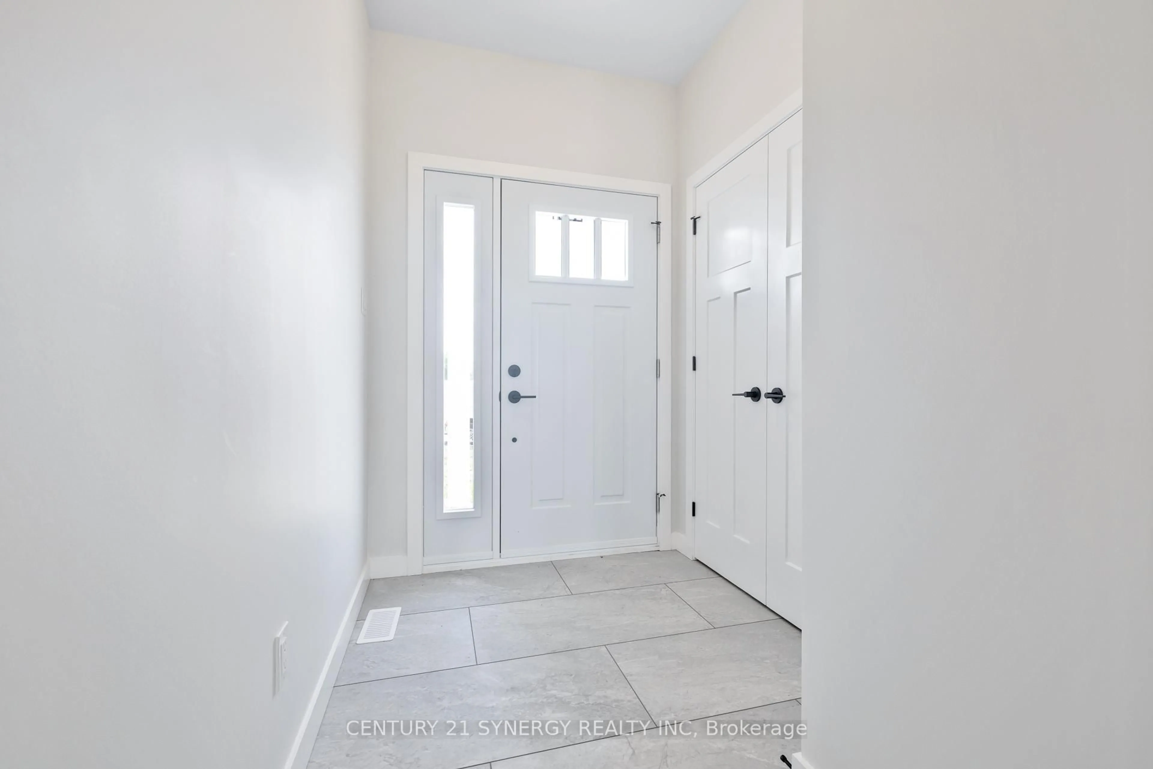 Indoor entryway for 13 HELEN St, North Stormont Ontario K0A 1R0
