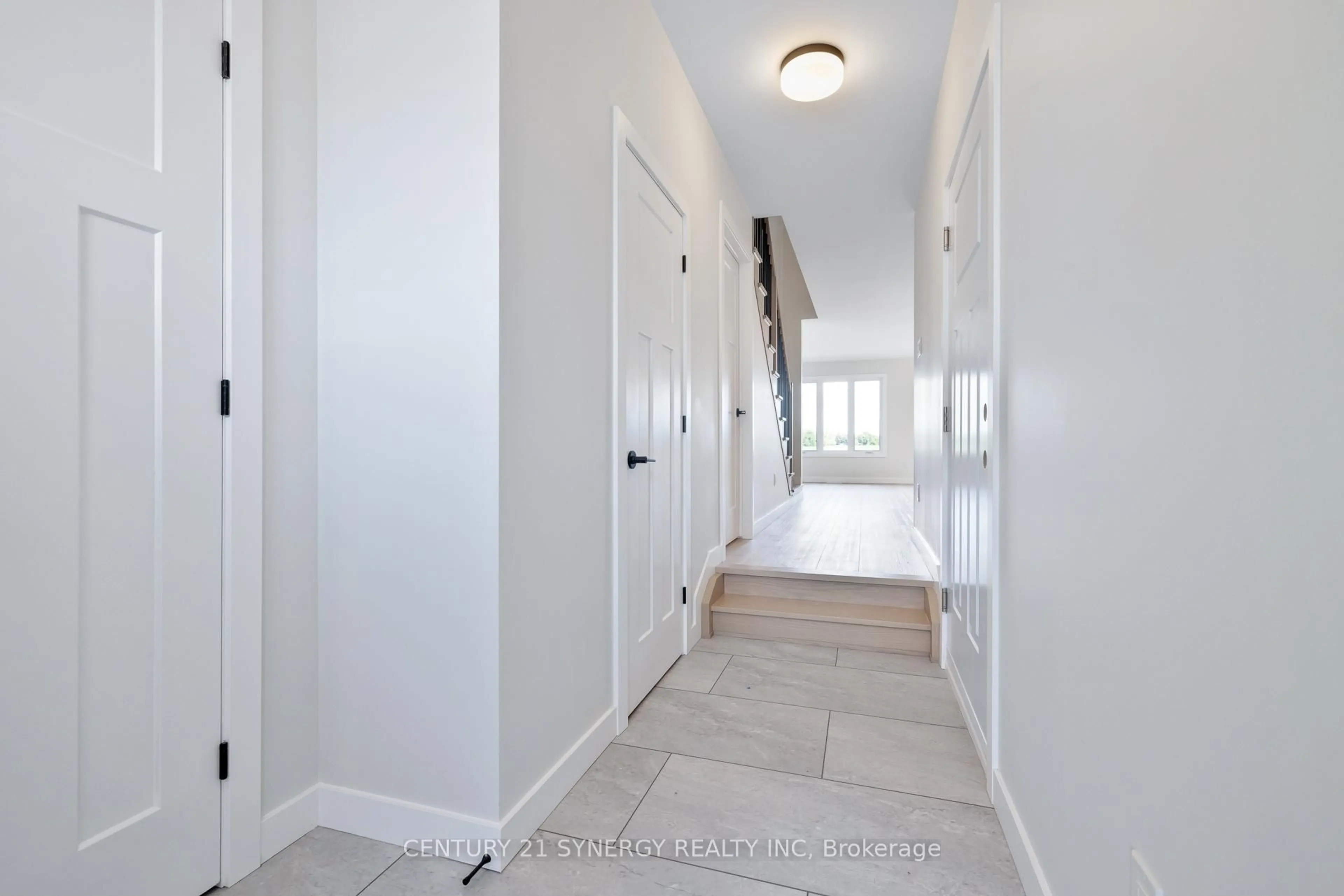 Indoor entryway for 13 HELEN St, North Stormont Ontario K0A 1R0
