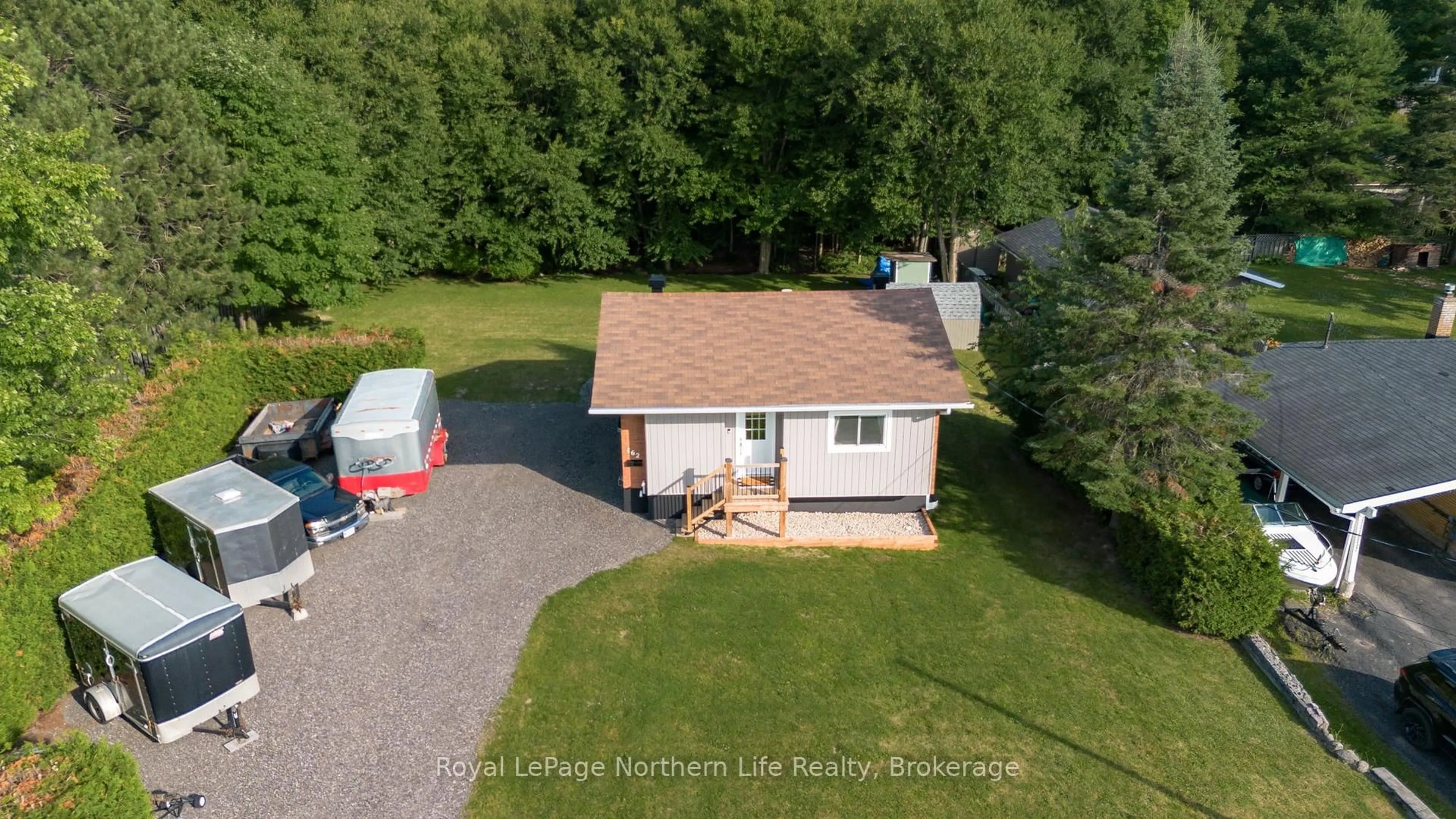 A pic from outside/outdoor area/front of a property/back of a property/a pic from drone, unknown for 162 Francis Ave, North Bay Ontario P1C 1B2