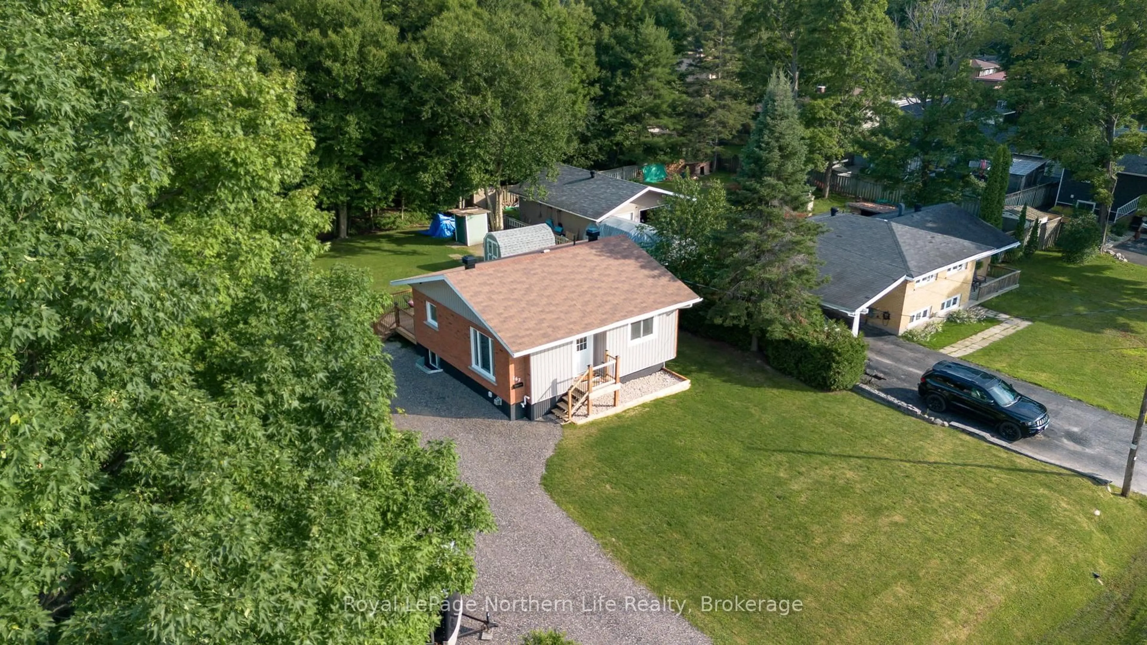 A pic from outside/outdoor area/front of a property/back of a property/a pic from drone, street for 162 Francis Ave, North Bay Ontario P1C 1B2