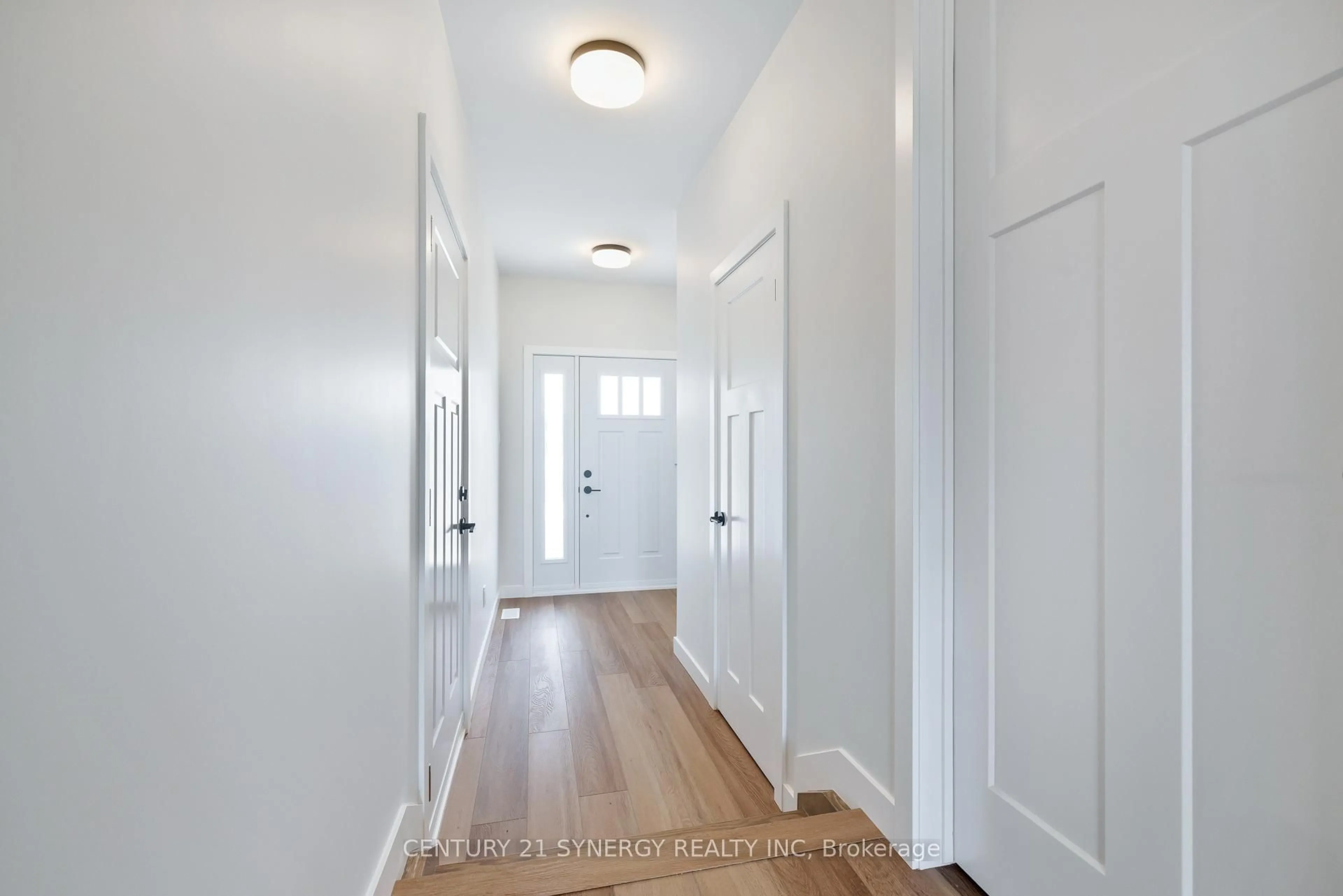 Indoor entryway for 15 HELEN St, North Stormont Ontario K0A 1R0