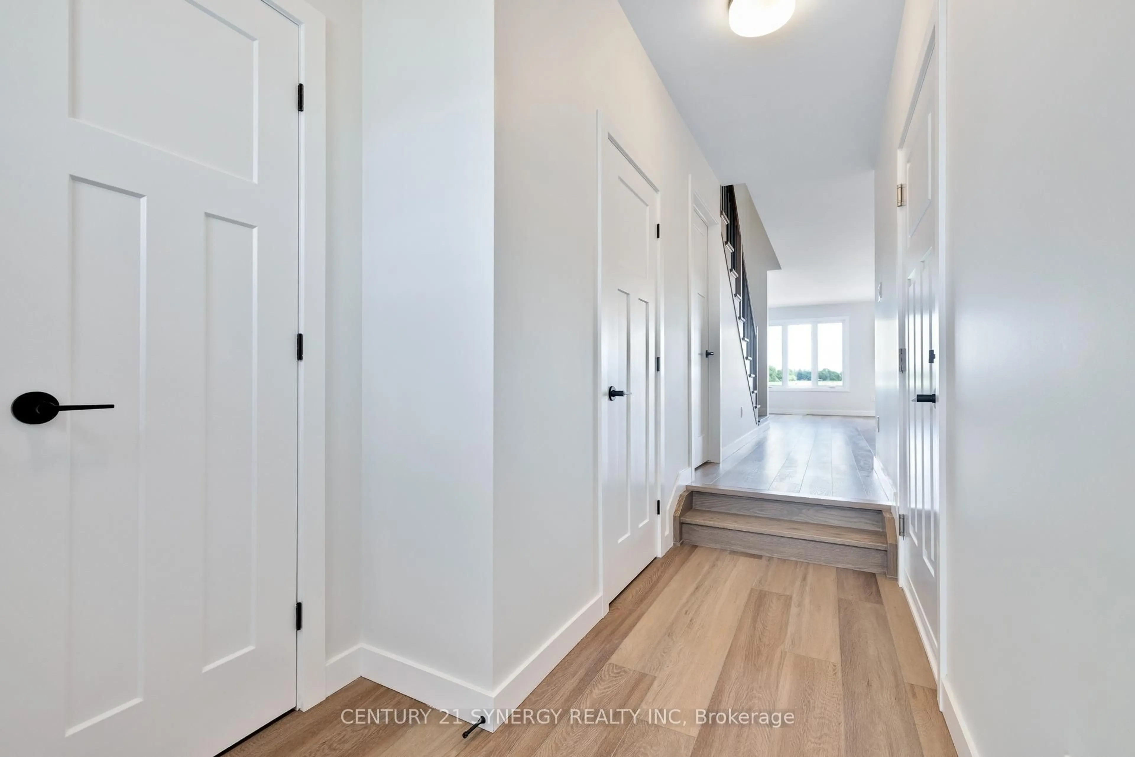 Indoor entryway for 15 HELEN St, North Stormont Ontario K0A 1R0