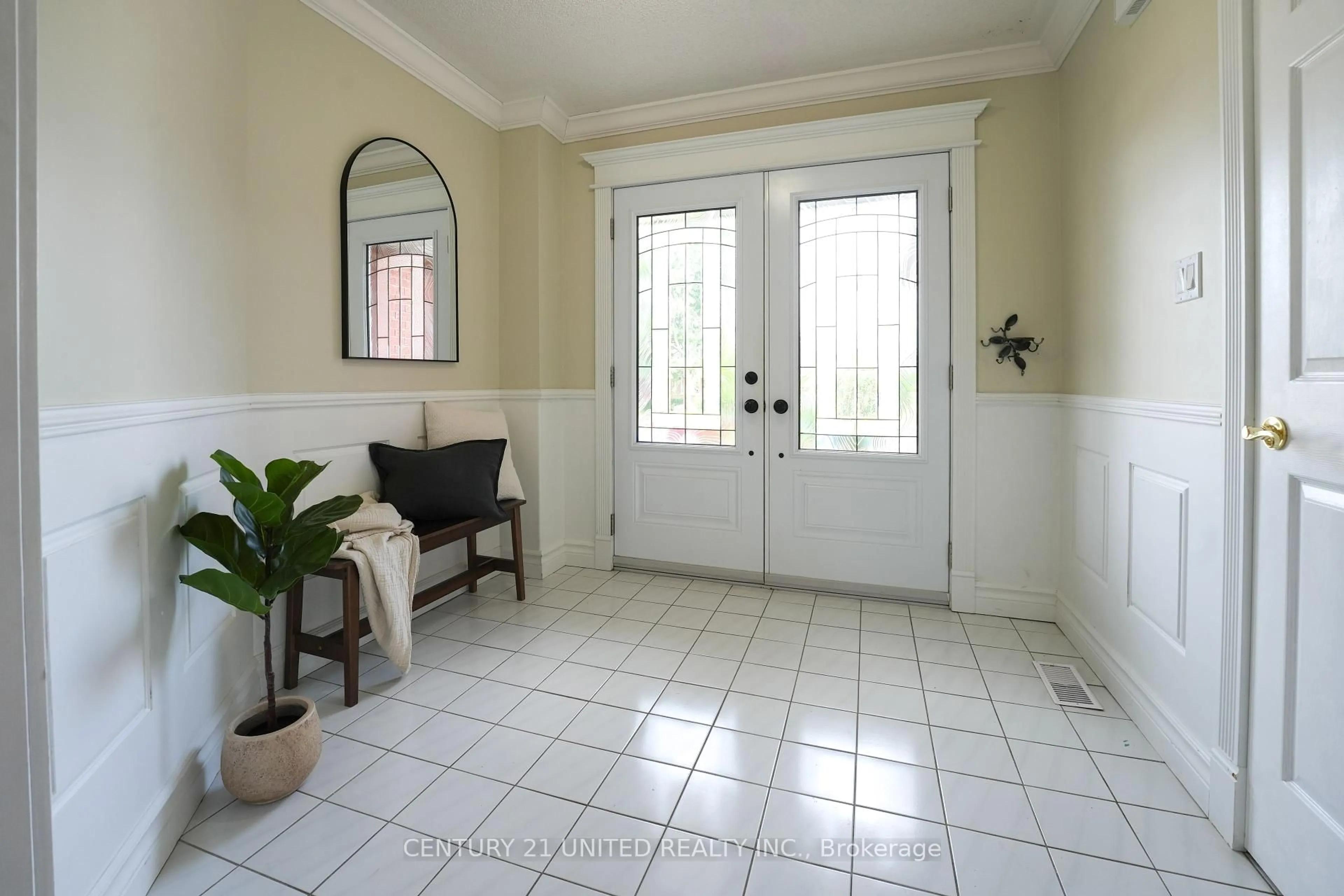 Indoor entryway for 569 Westman Ave, Peterborough West Ontario K9K 2H3