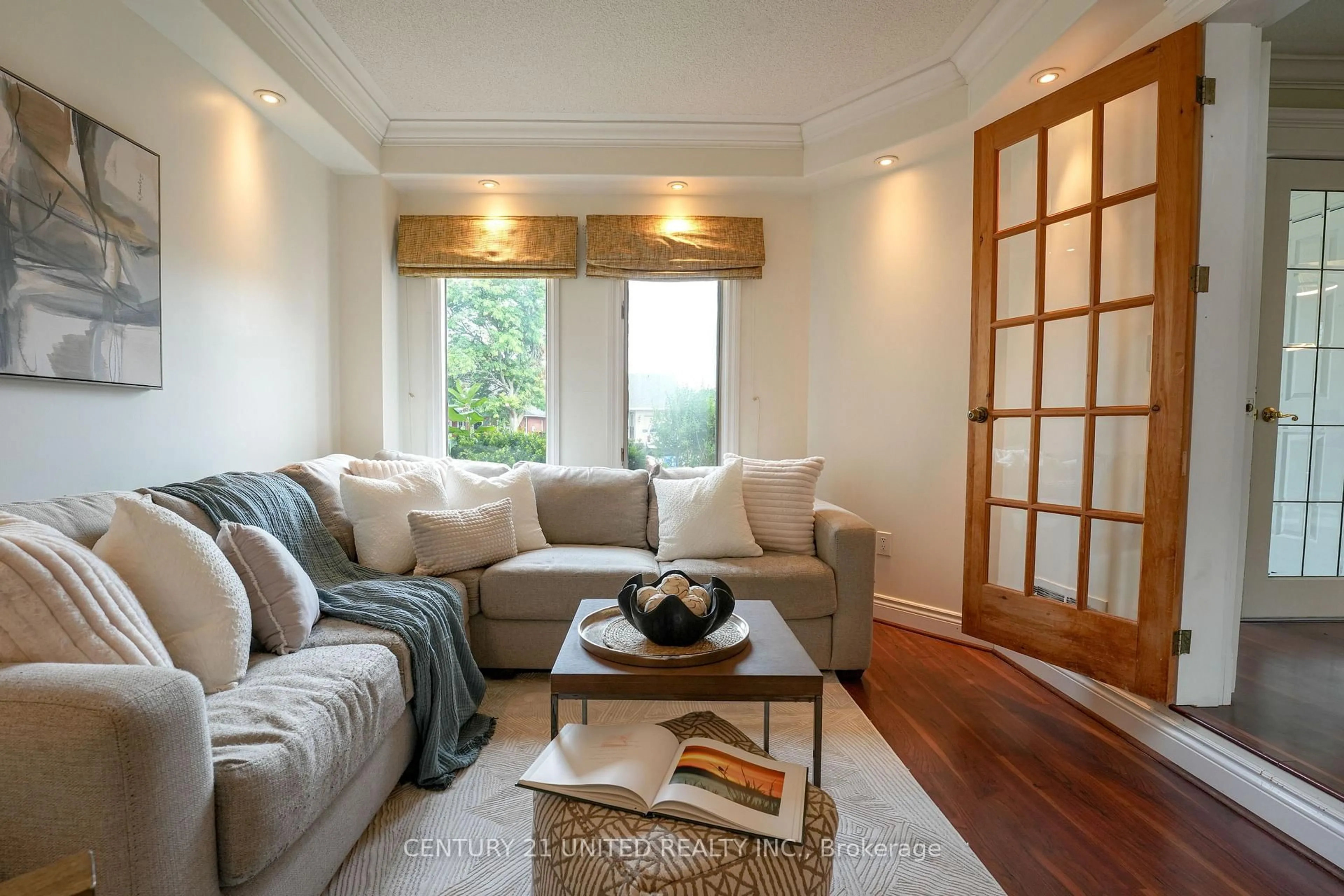 Living room with furniture, unknown for 569 Westman Ave, Peterborough West Ontario K9K 2H3