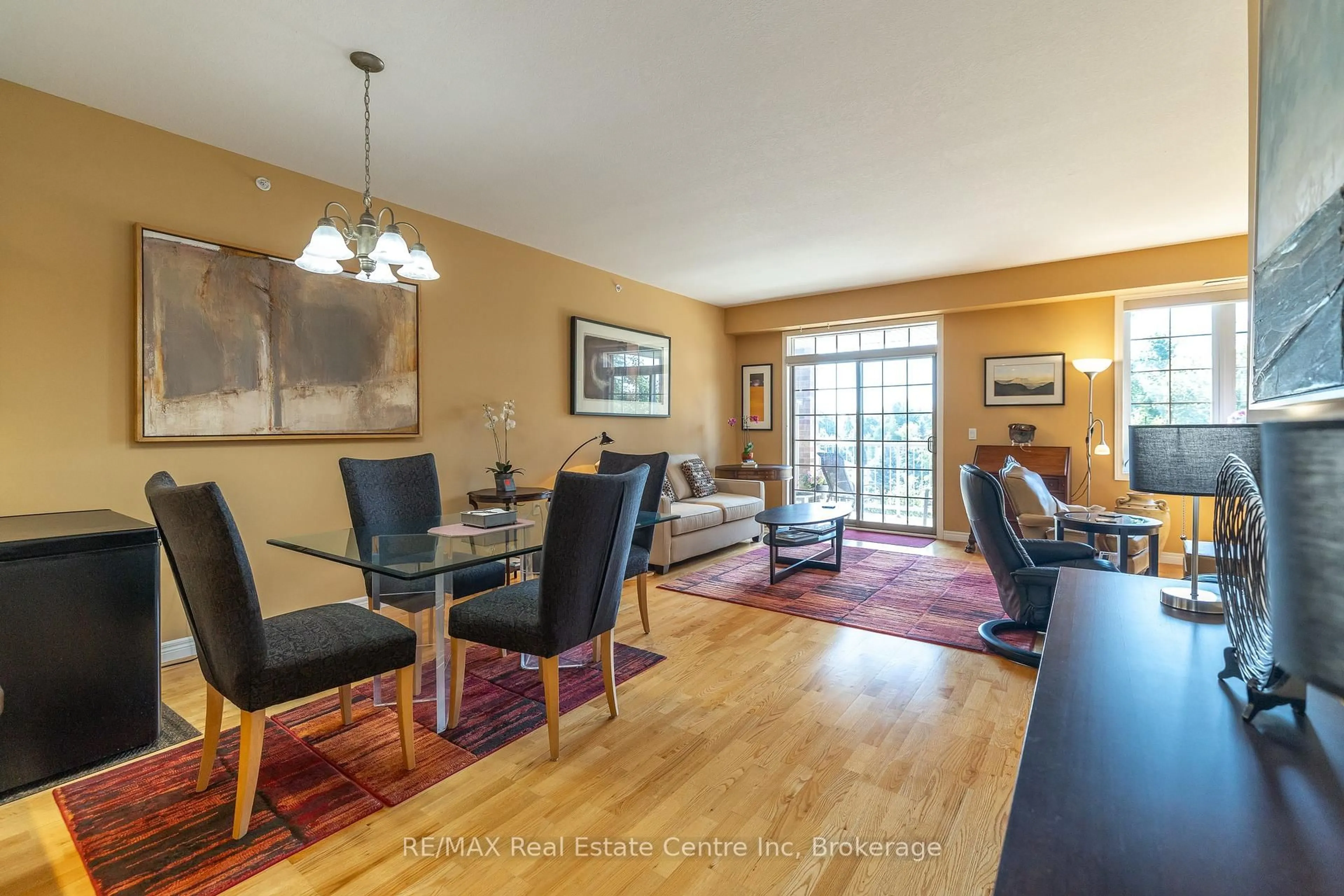Dining room, wood/laminate floor for 20 Station Sq #303, Centre Wellington Ontario N0B 1S0