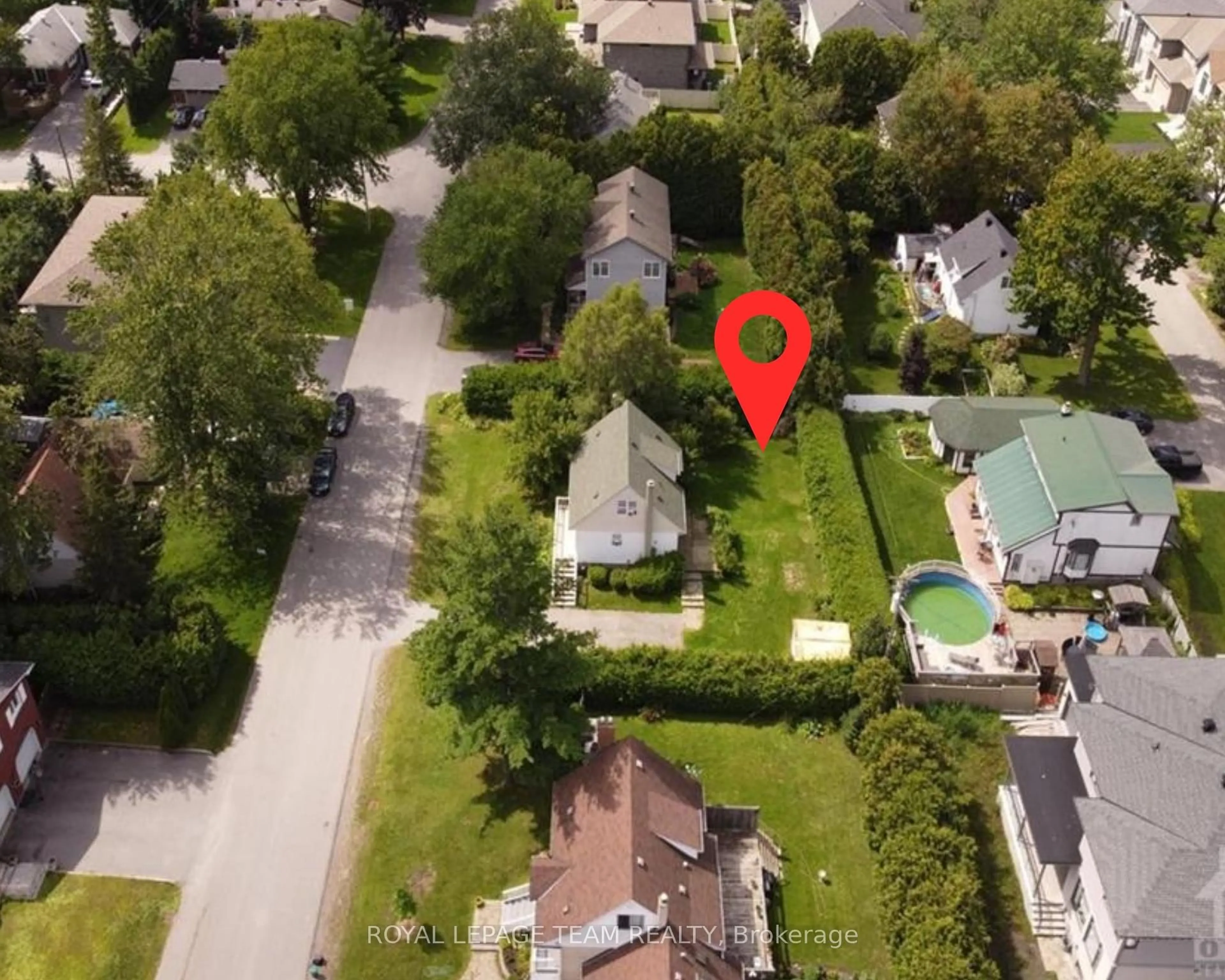 A pic from outside/outdoor area/front of a property/back of a property/a pic from drone, street for 115 Rita Ave, Ottawa Ontario K2G 2H2
