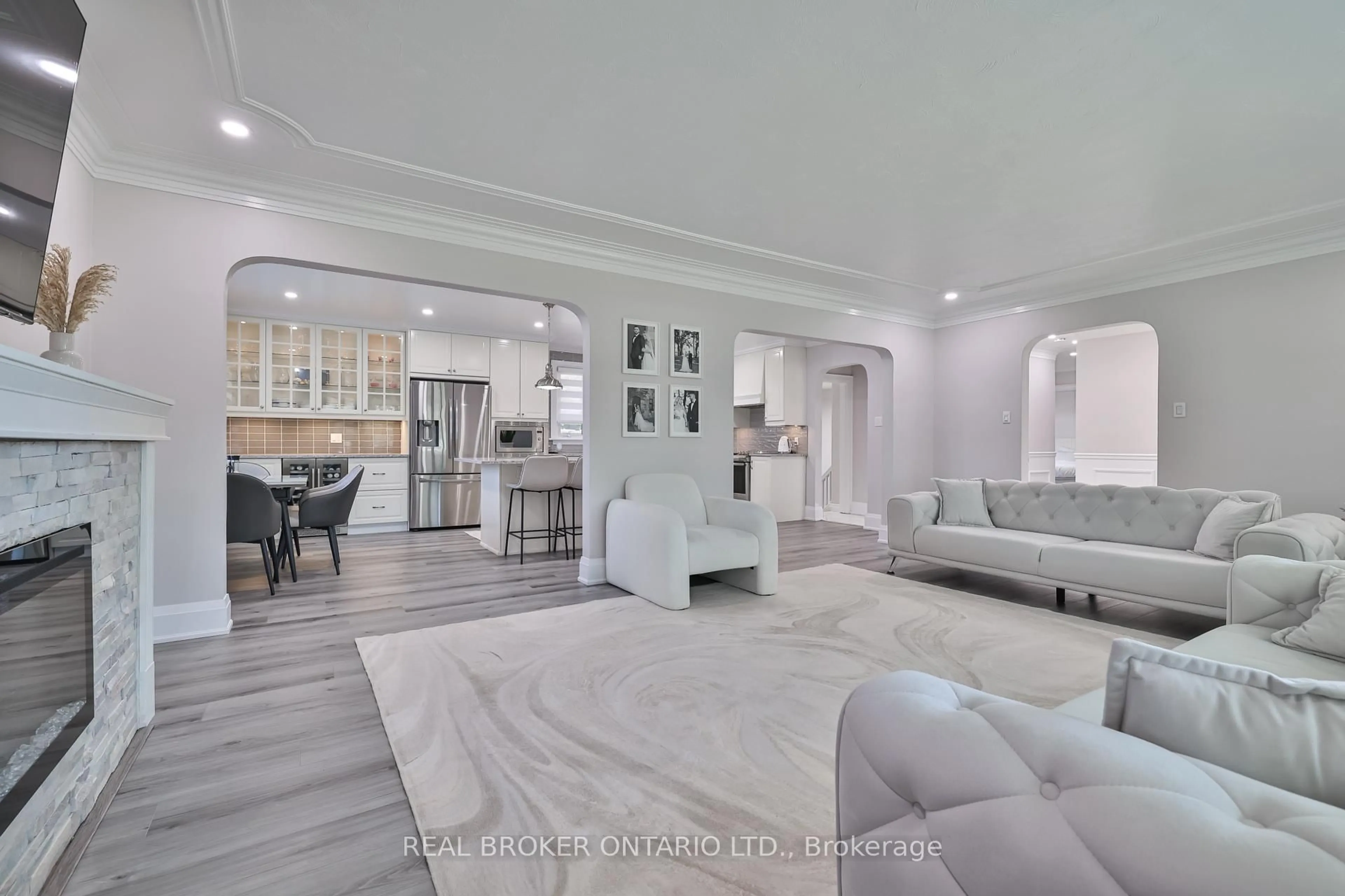 Living room with furniture, ceramic/tile floor for 76 Randall Ave, Hamilton Ontario L8G 2K9