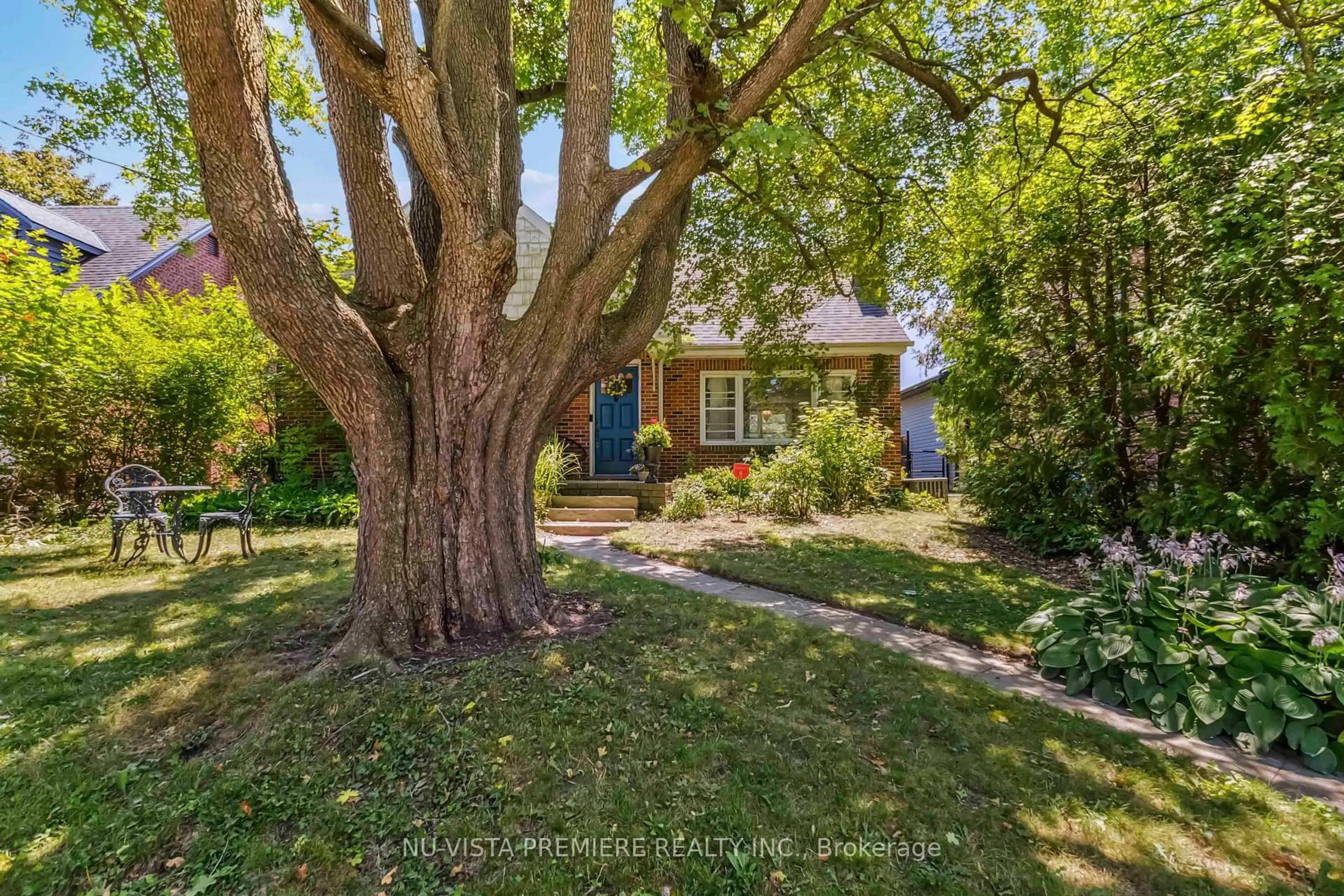 A pic from outside/outdoor area/front of a property/back of a property/a pic from drone, street for 481 Regent St, London East Ontario N5Y 4H5