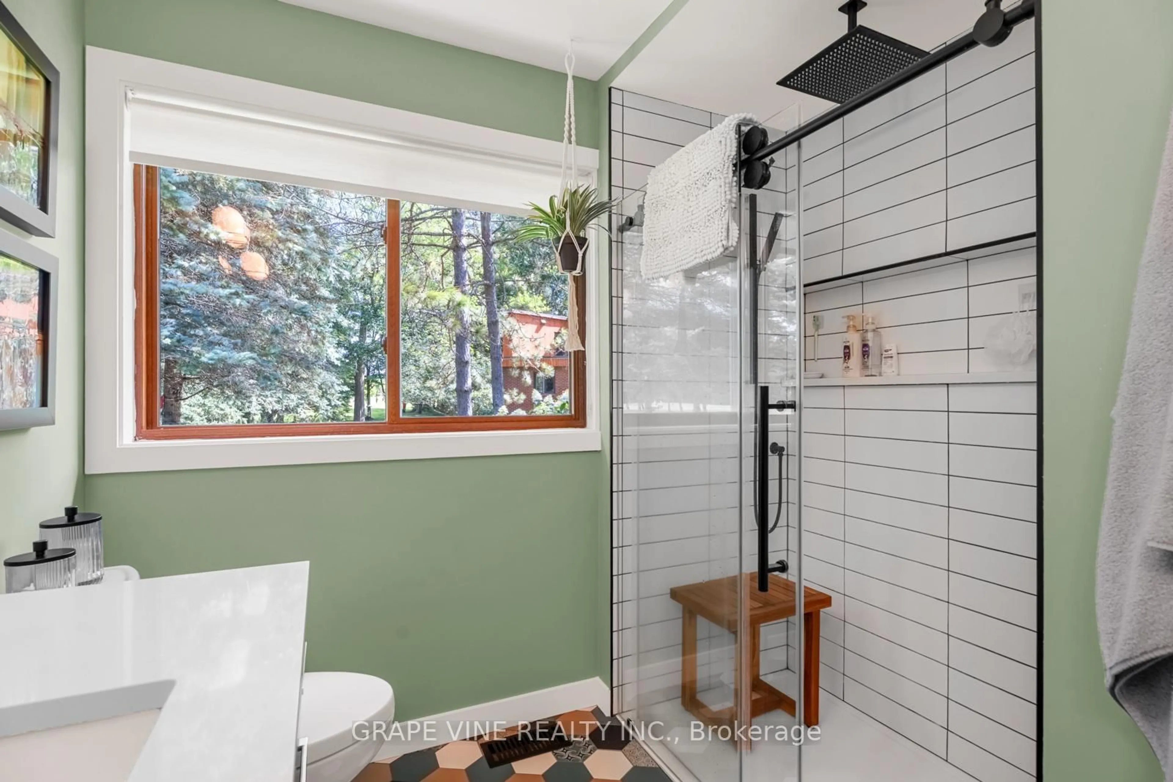 Contemporary bathroom, ceramic/tile floor for 6486 Woodland Pl, Manotick Ontario K4M 1B3