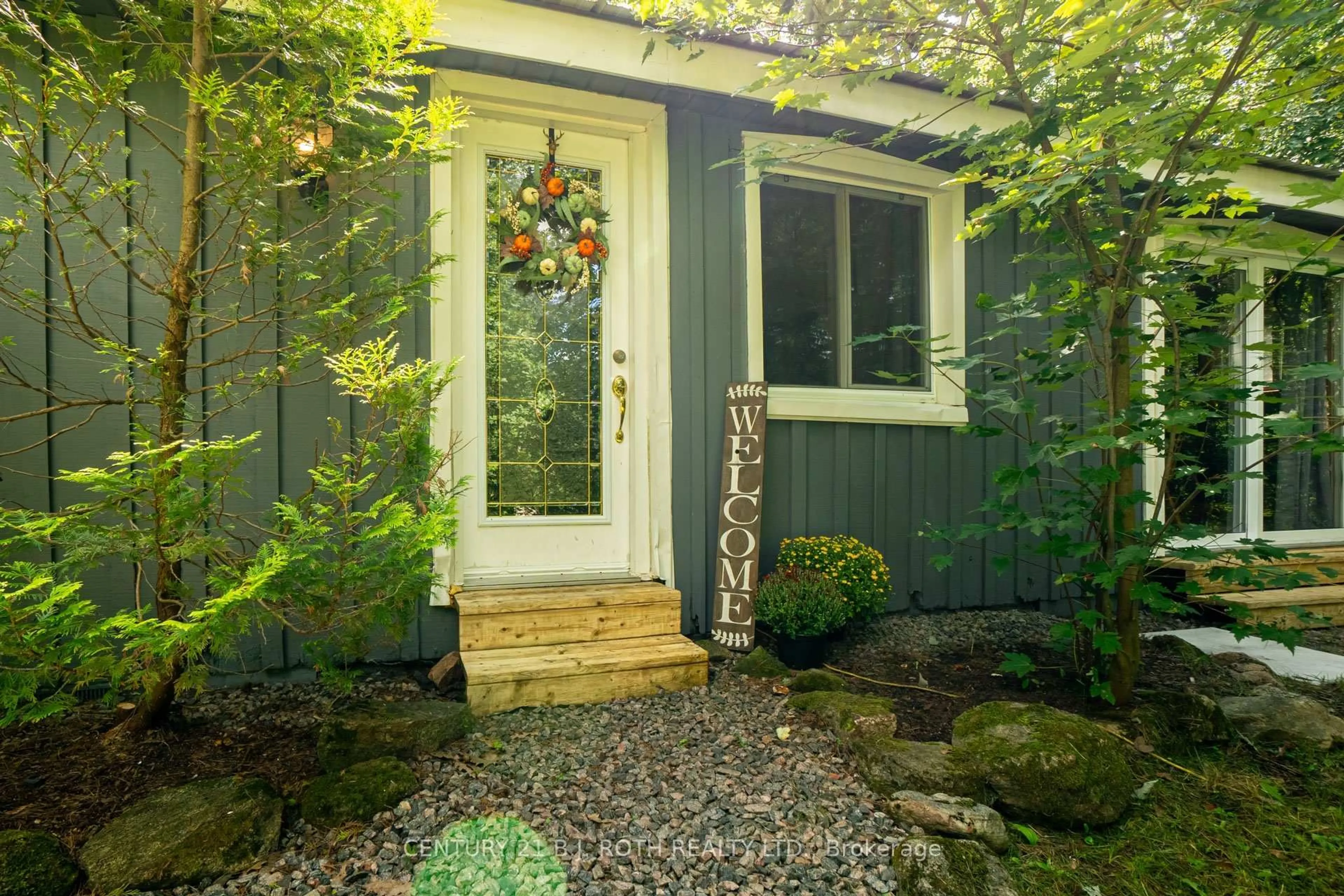 Indoor entryway for 1002 Wigwam Lodge Rd, Gravenhurst Ontario P0E 1G0