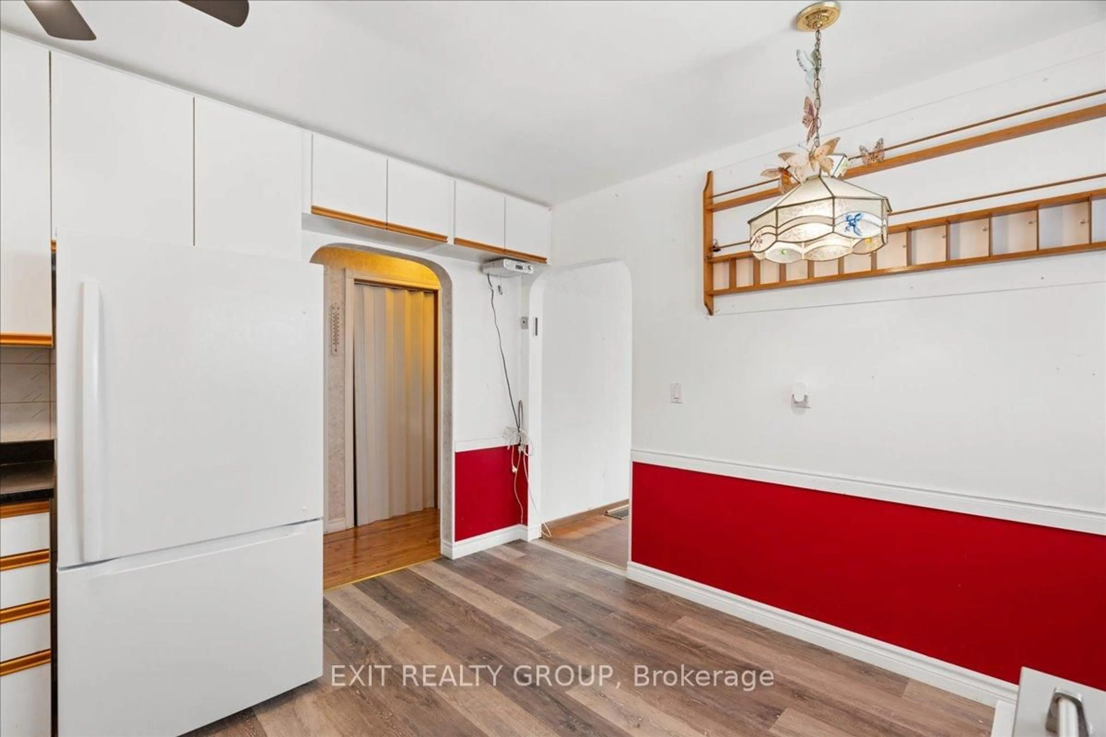 Indoor entryway for 28 Kidd Ave, Quinte West Ontario K8V 2C7