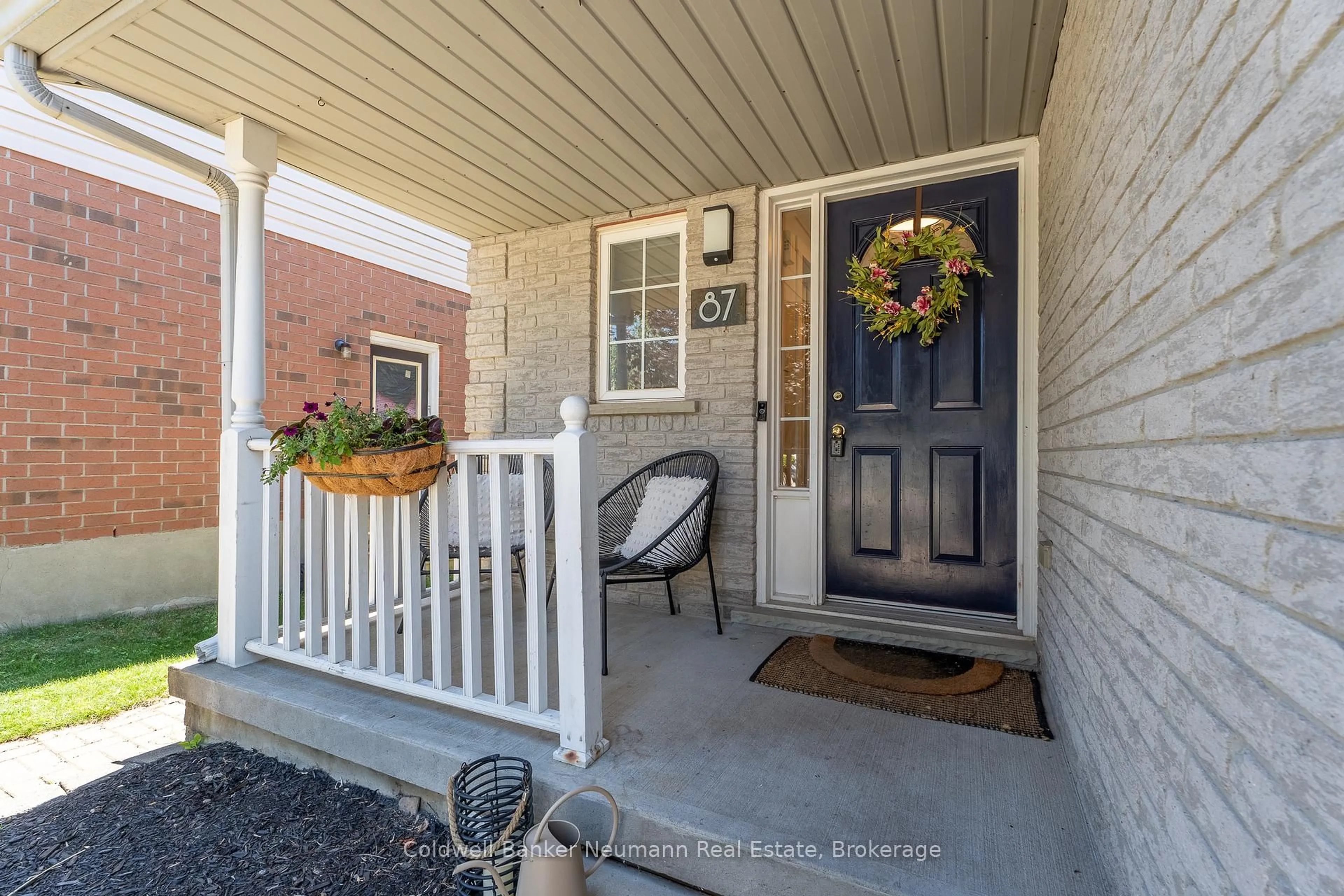 Indoor entryway for 87 Boulder Cres, Guelph Ontario N1G 5A1