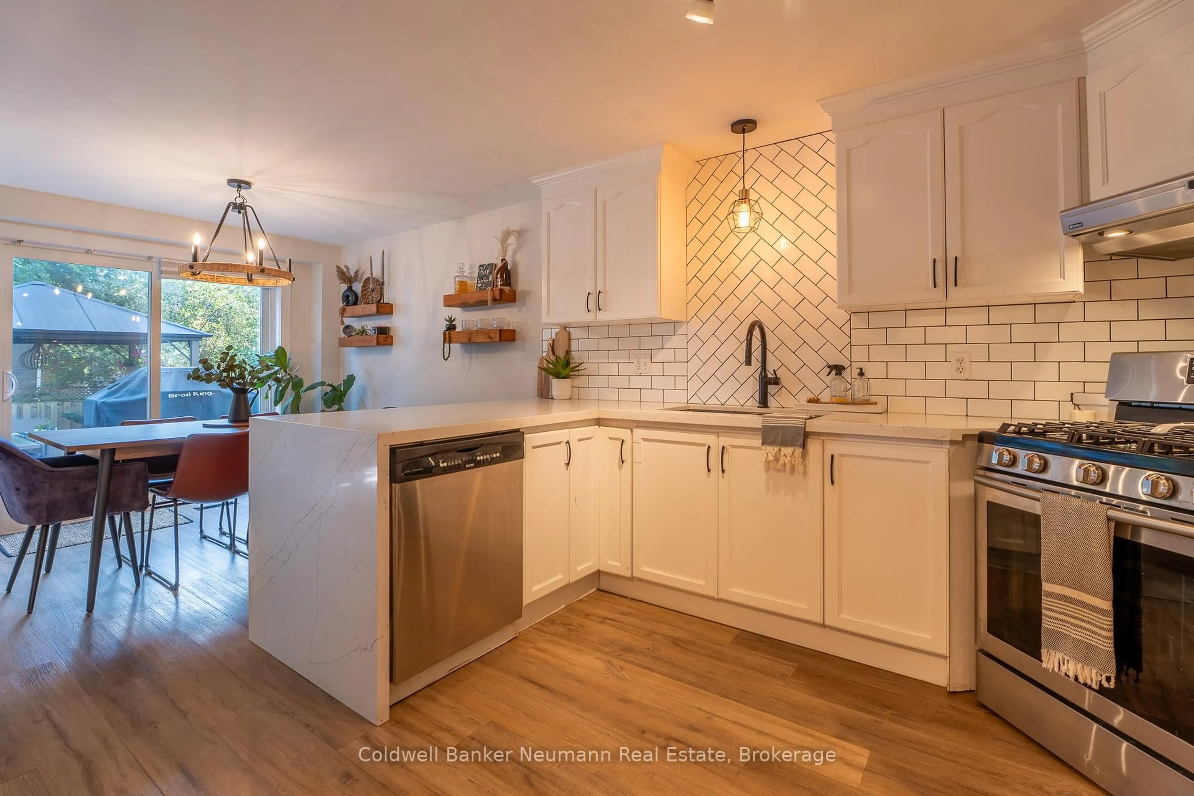Open concept kitchen, ceramic/tile floor for 87 Boulder Cres, Guelph Ontario N1G 5A1