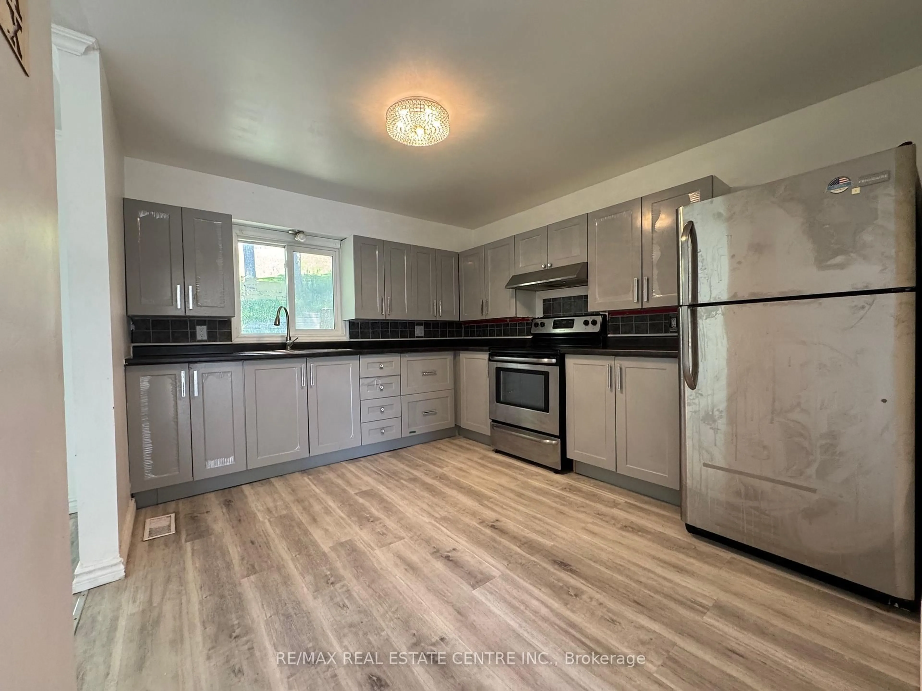 Unknown for 648 Doon Village Rd #5, Kitchener Ontario N2P 1A2