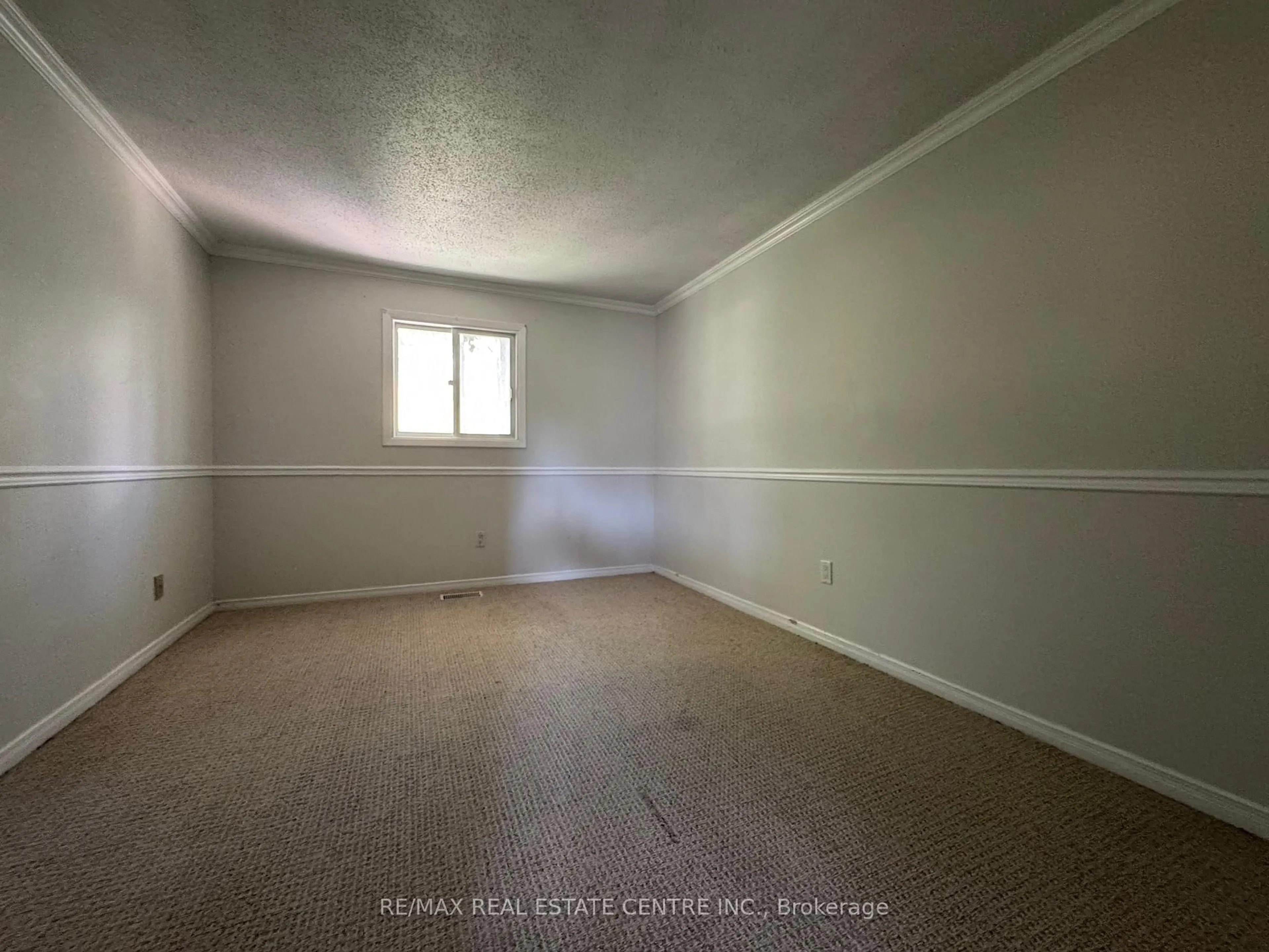 A pic of a room for 648 Doon Village Rd #5, Kitchener Ontario N2P 1A2