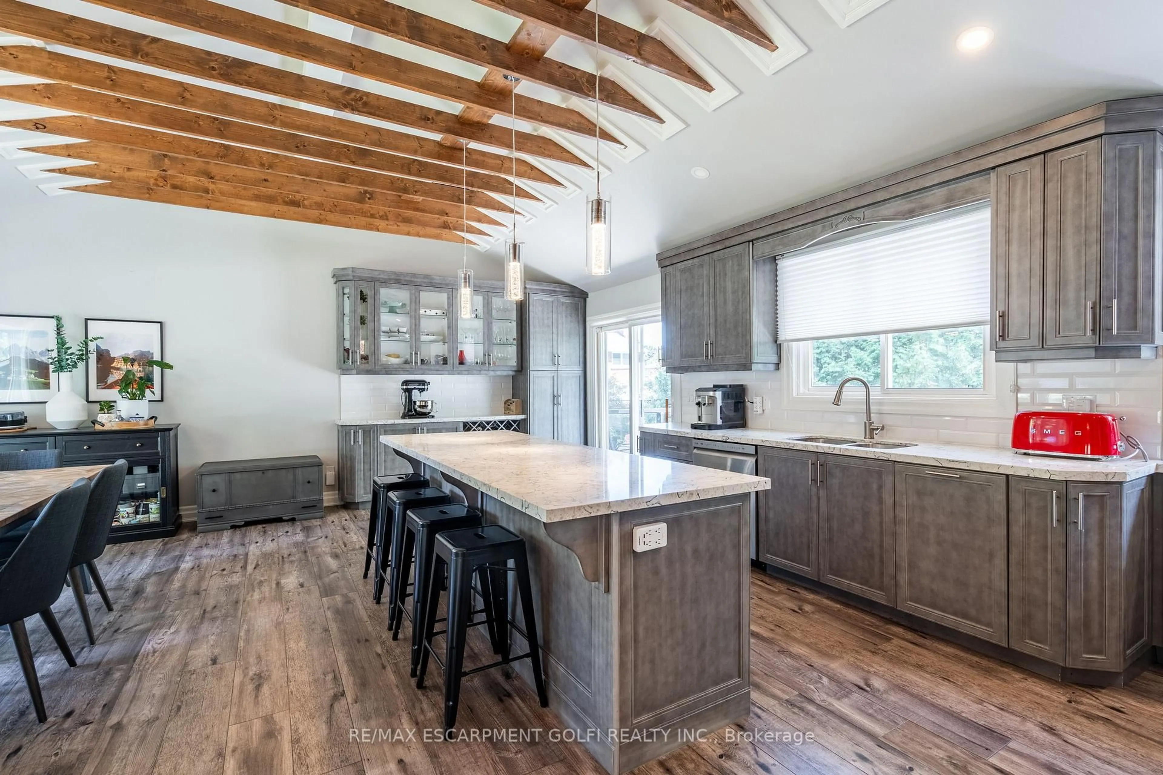 Unknown for 324 Parkside Dr, Hamilton Ontario L0R 2H0