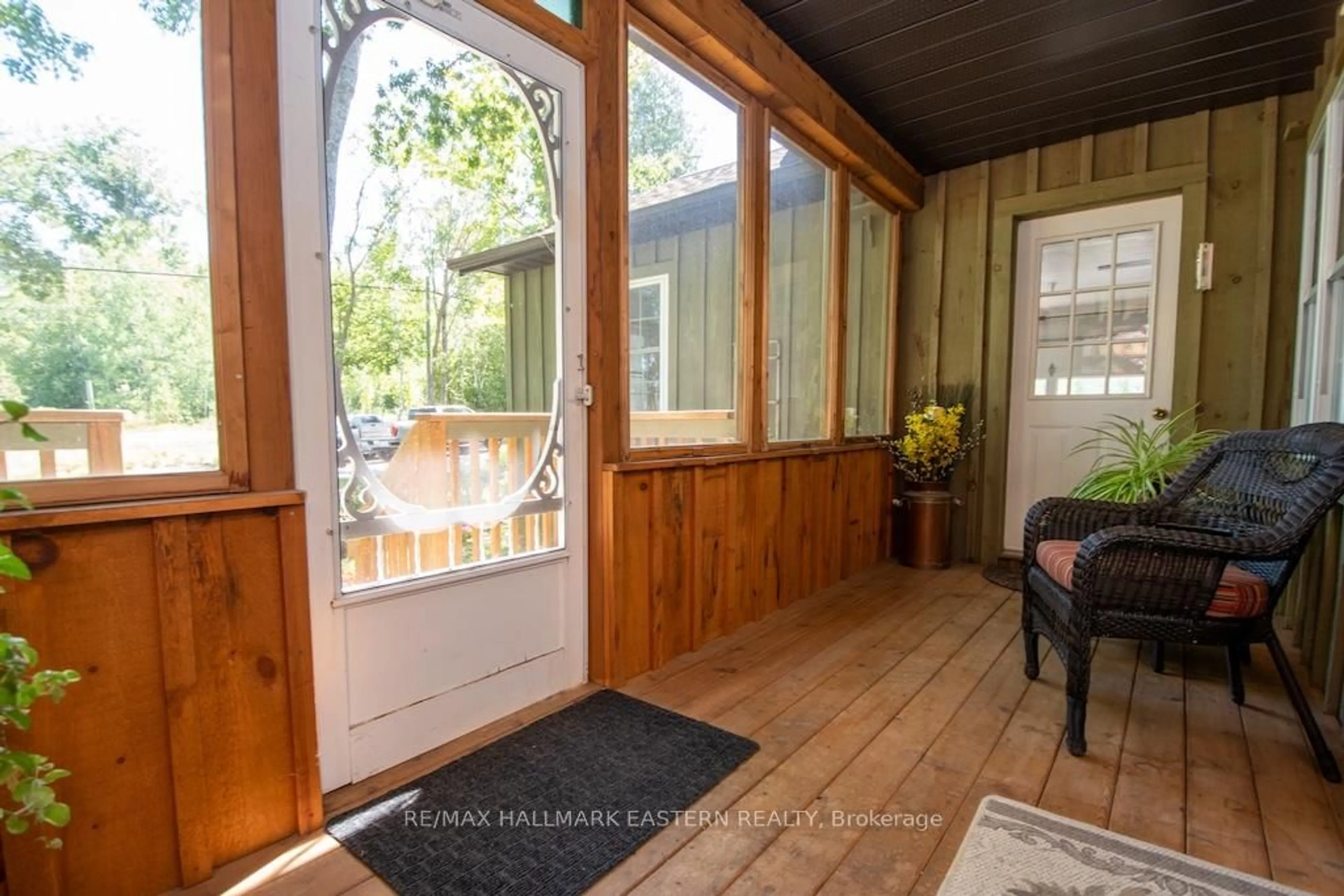 Indoor entryway for 845 Lakehurst Rd, Trent Lakes Ontario K9J 6X2