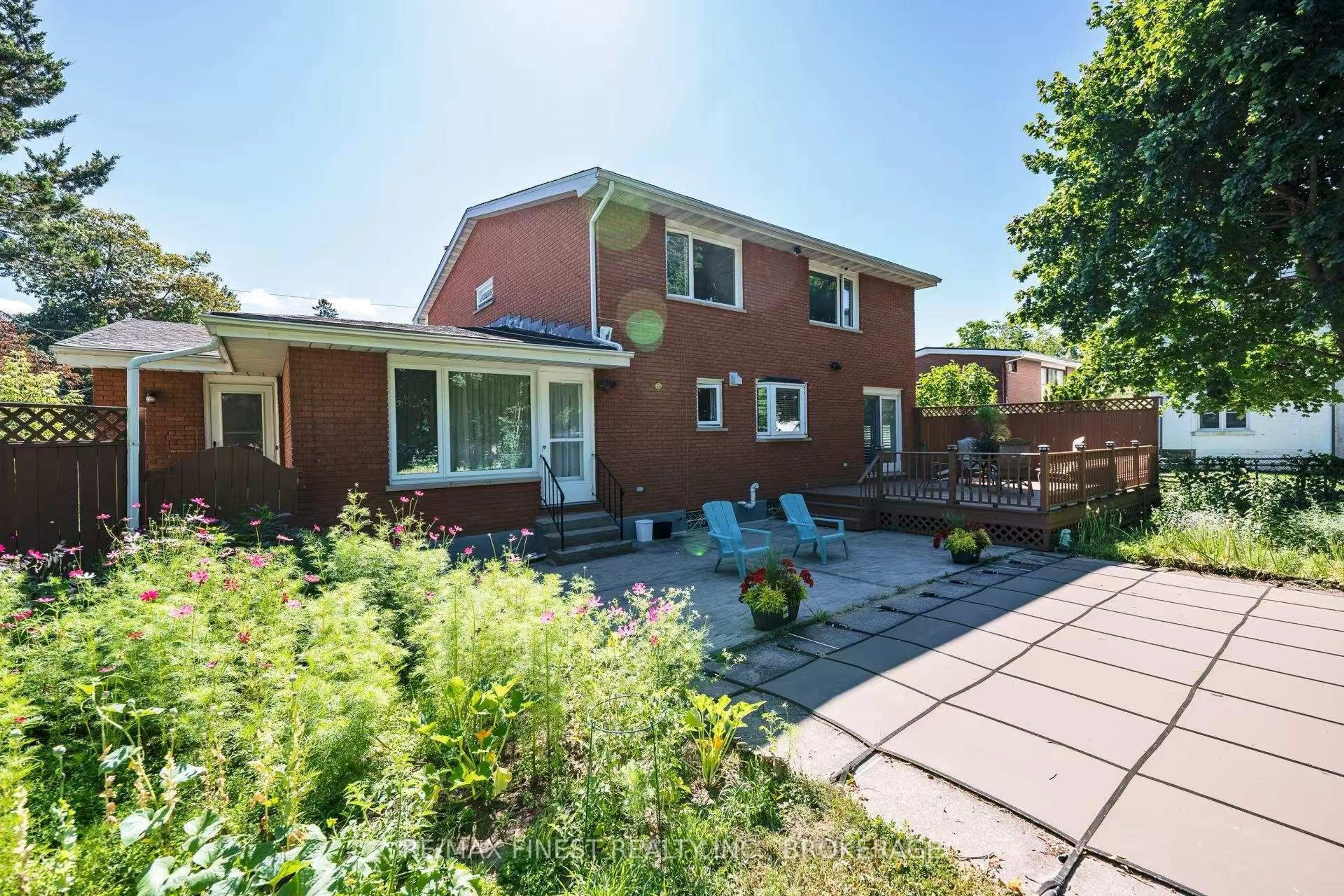 Unknown for 16 Pembroke St, Kingston Ontario K7L 4N4