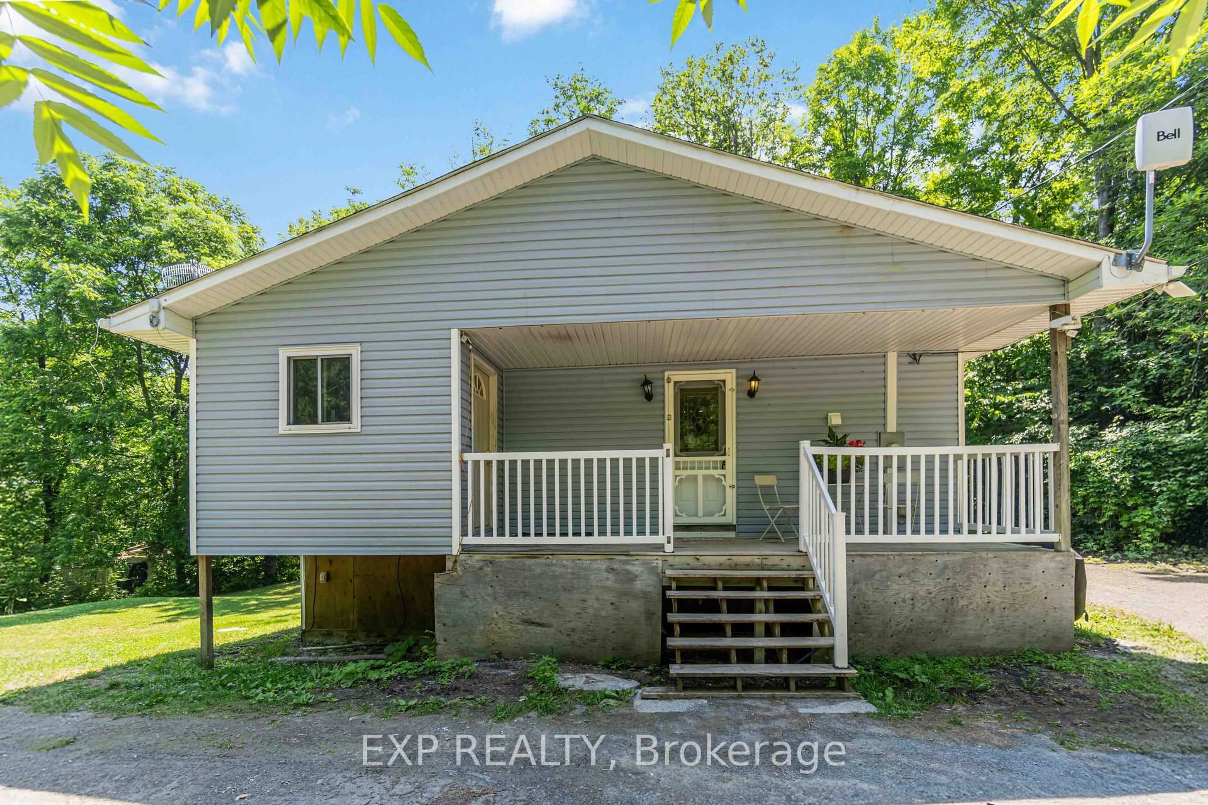 Home with vinyl exterior material, street for 124 Northridge Lane, Ottawa Ontario K0A 3M0