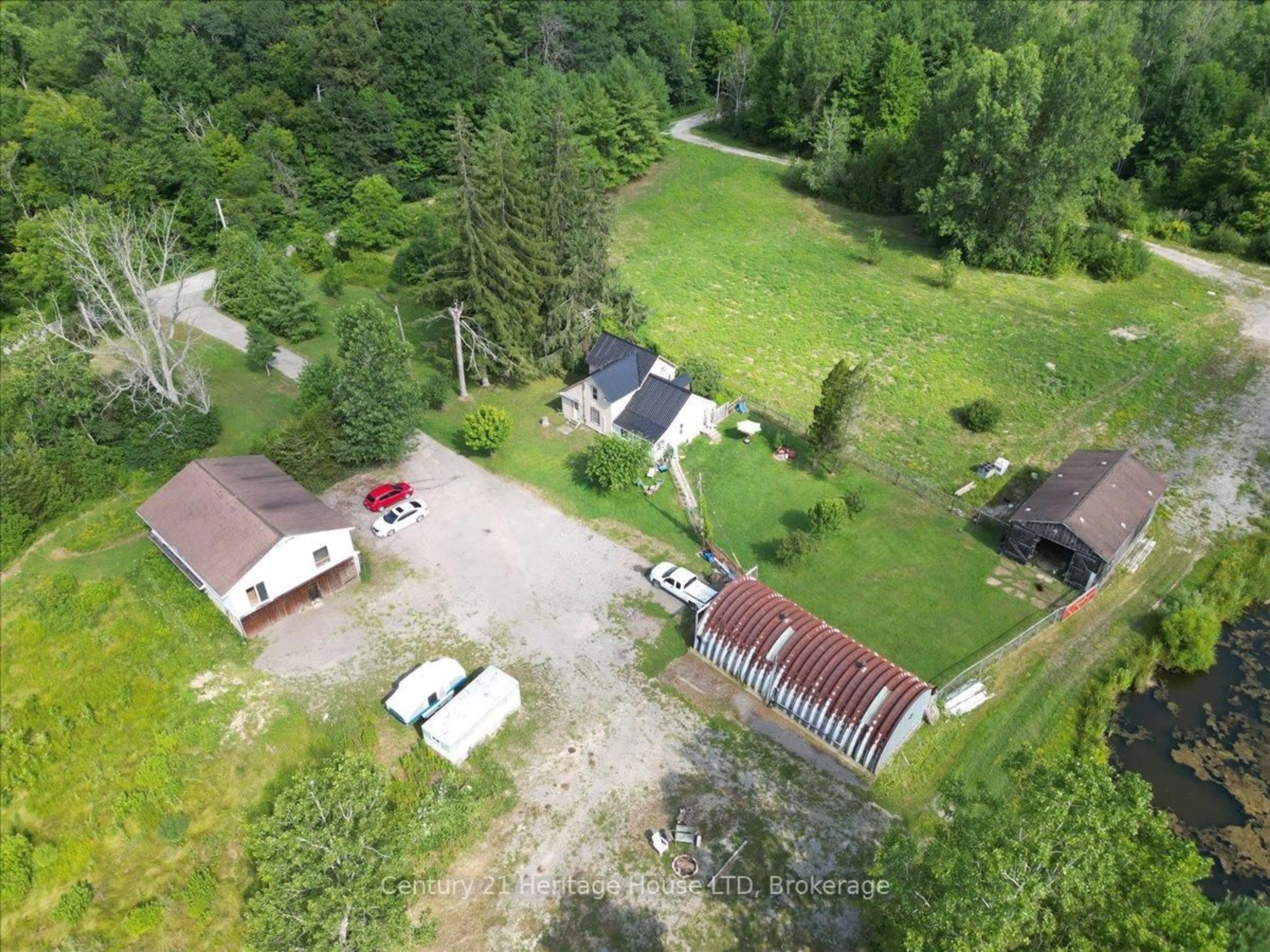 A pic from outside/outdoor area/front of a property/back of a property/a pic from drone, unknown for 387 Poth St, Pelham Ontario L3B 5N8