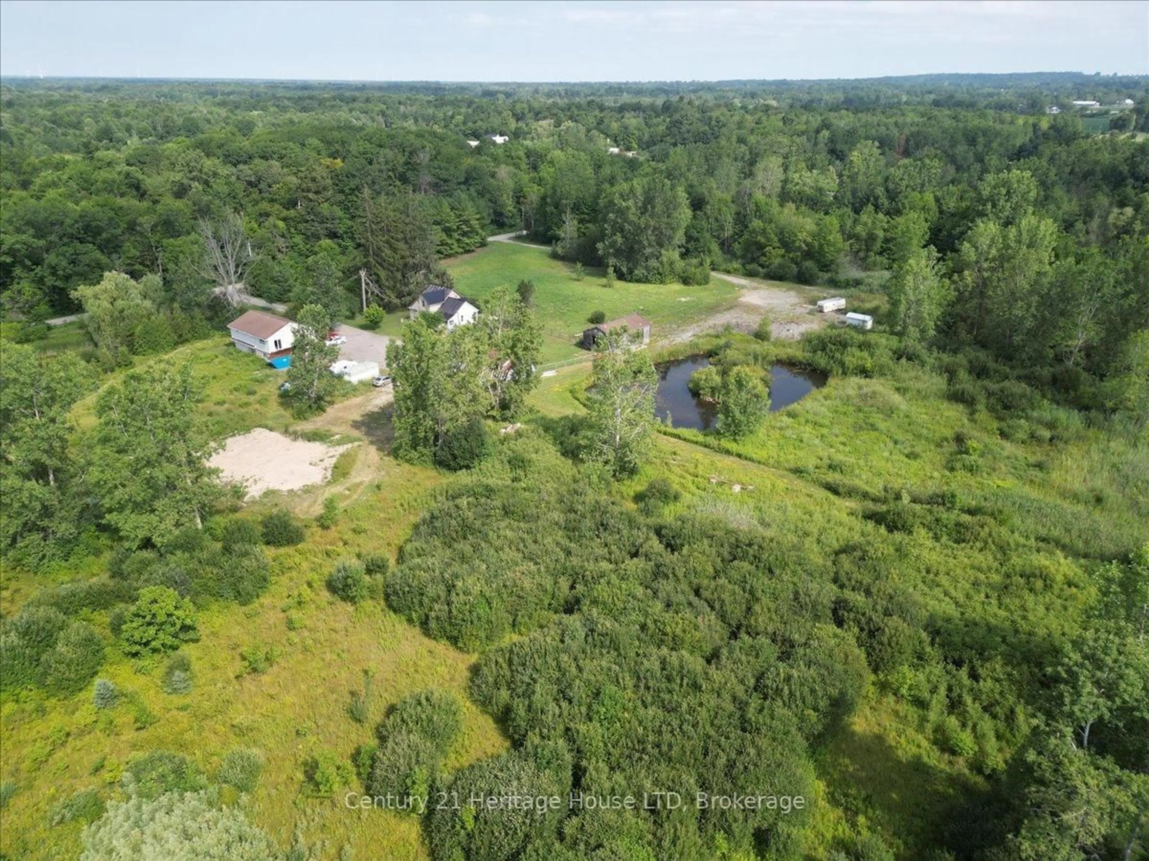 A pic from outside/outdoor area/front of a property/back of a property/a pic from drone, forest/trees view for 387 Poth St, Pelham Ontario L3B 5N8
