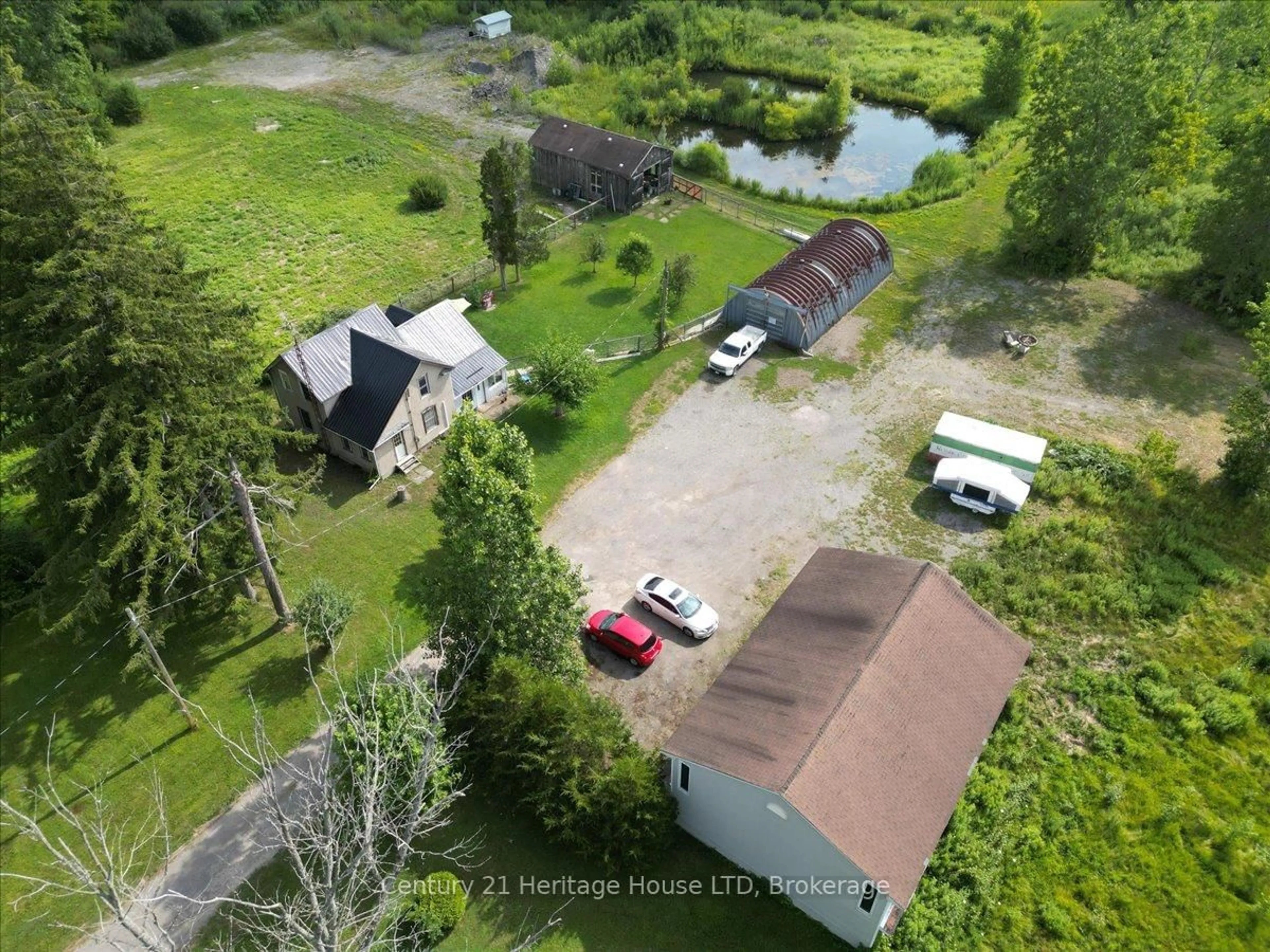 A pic from outside/outdoor area/front of a property/back of a property/a pic from drone, unknown for 387 Poth St, Pelham Ontario L3B 5N8