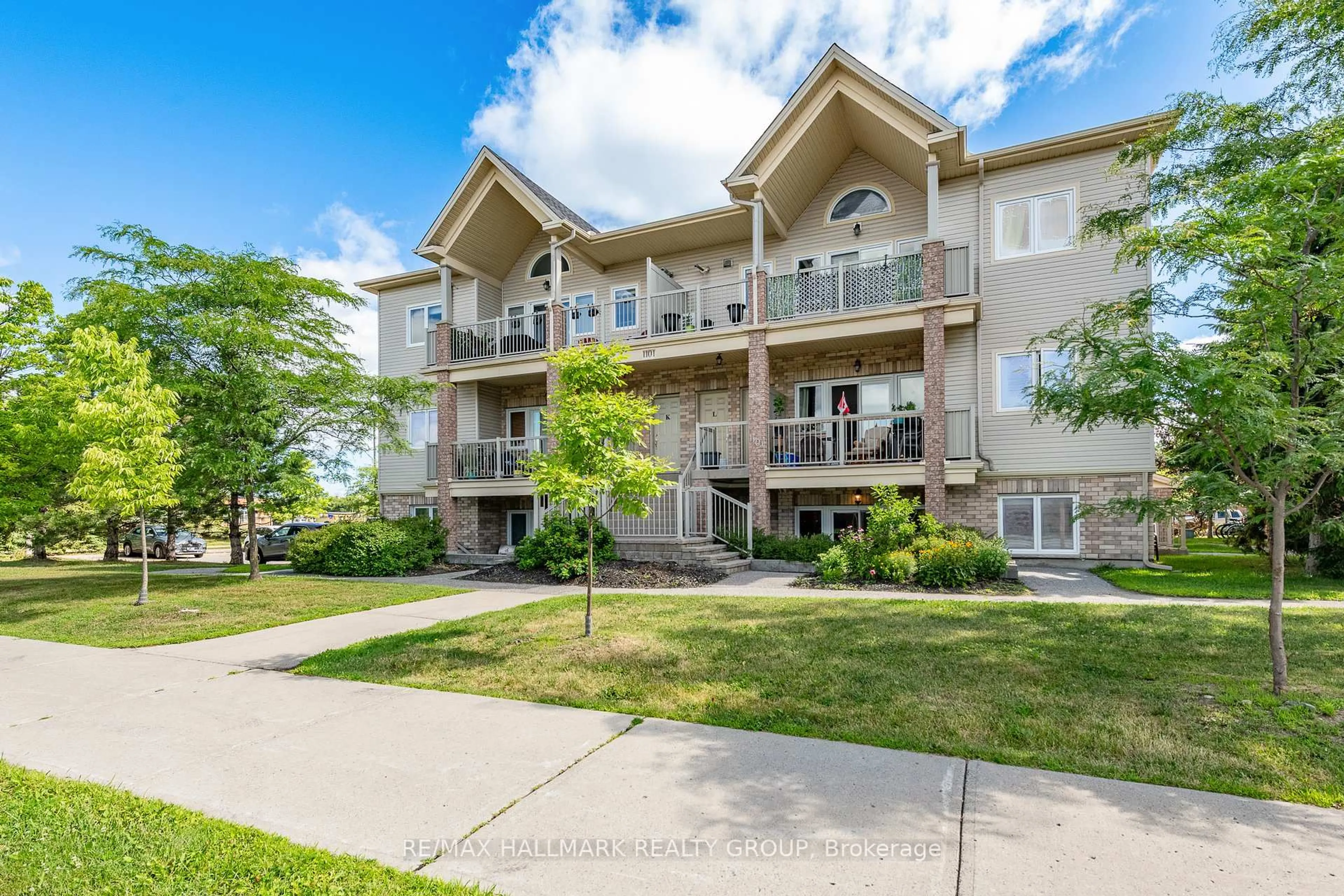 A pic from outside/outdoor area/front of a property/back of a property/a pic from drone, unknown for 1101 Stittsville Main St #D, Stittsville Ontario K2S 0C7