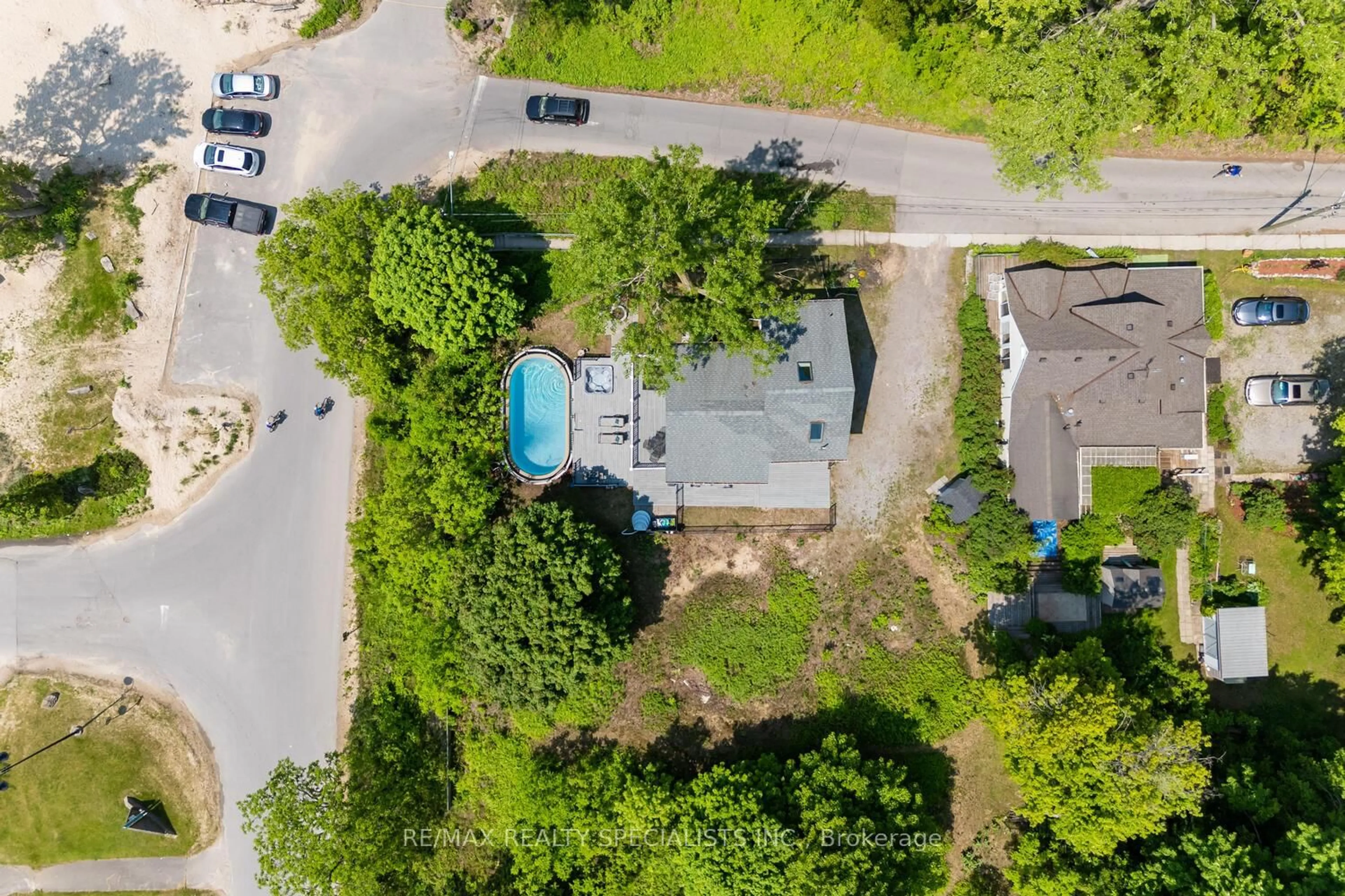 A pic from outside/outdoor area/front of a property/back of a property/a pic from drone, water/lake/river/ocean view for 532 RIDGEWAY Rd, Fort Erie Ontario L0S 1B0
