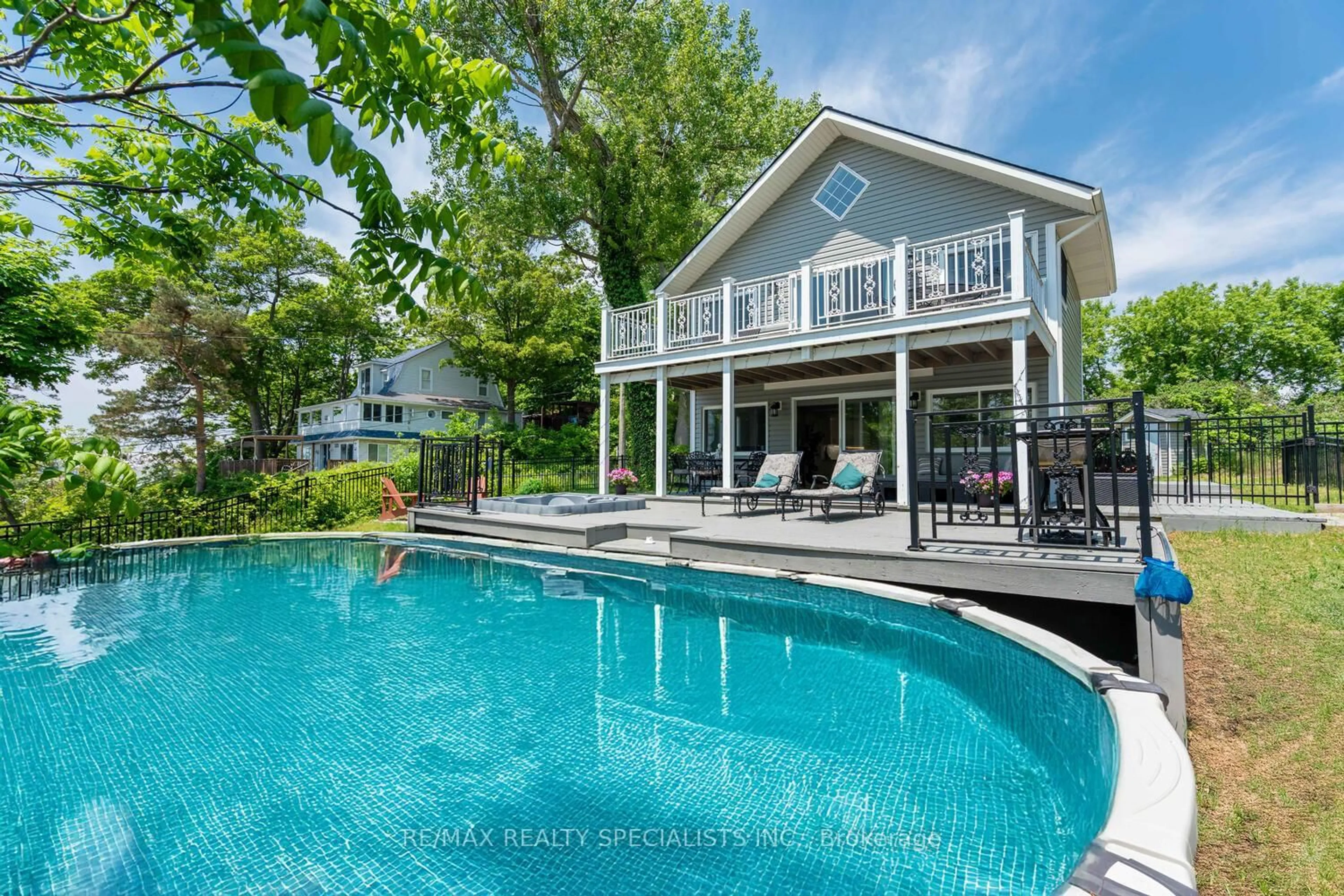 Pool for 532 RIDGEWAY Rd, Fort Erie Ontario L0S 1B0