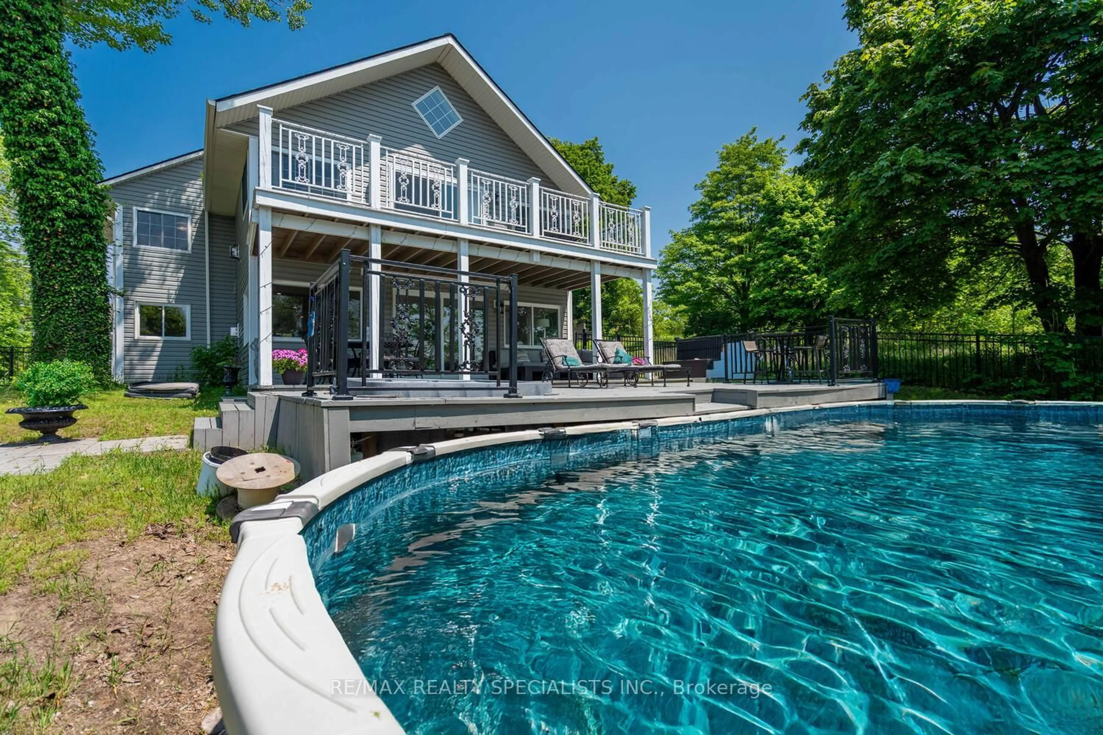 Pool for 532 RIDGEWAY Rd, Fort Erie Ontario L0S 1B0