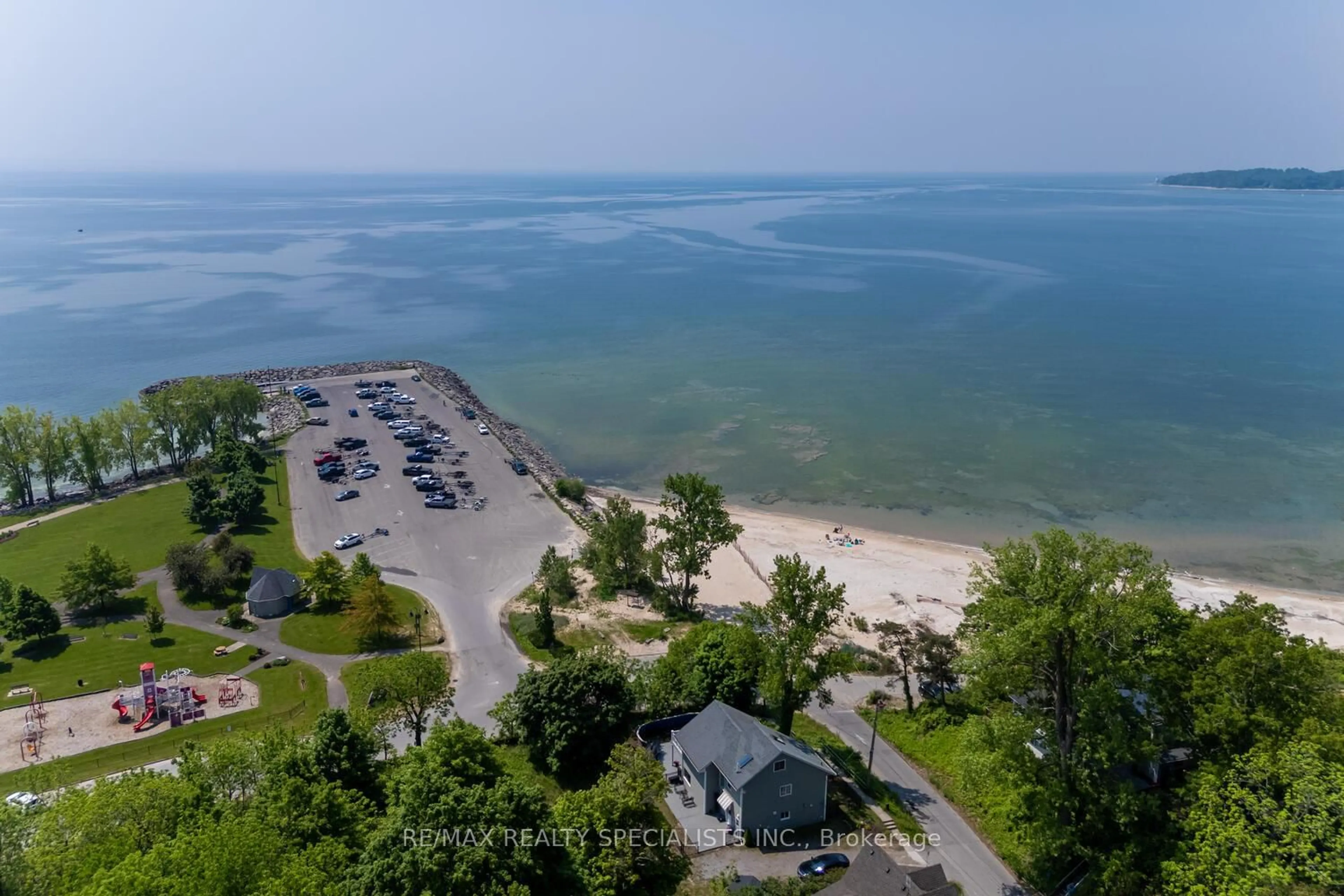 A pic from outside/outdoor area/front of a property/back of a property/a pic from drone, water/lake/river/ocean view for 532 RIDGEWAY Rd, Fort Erie Ontario L0S 1B0