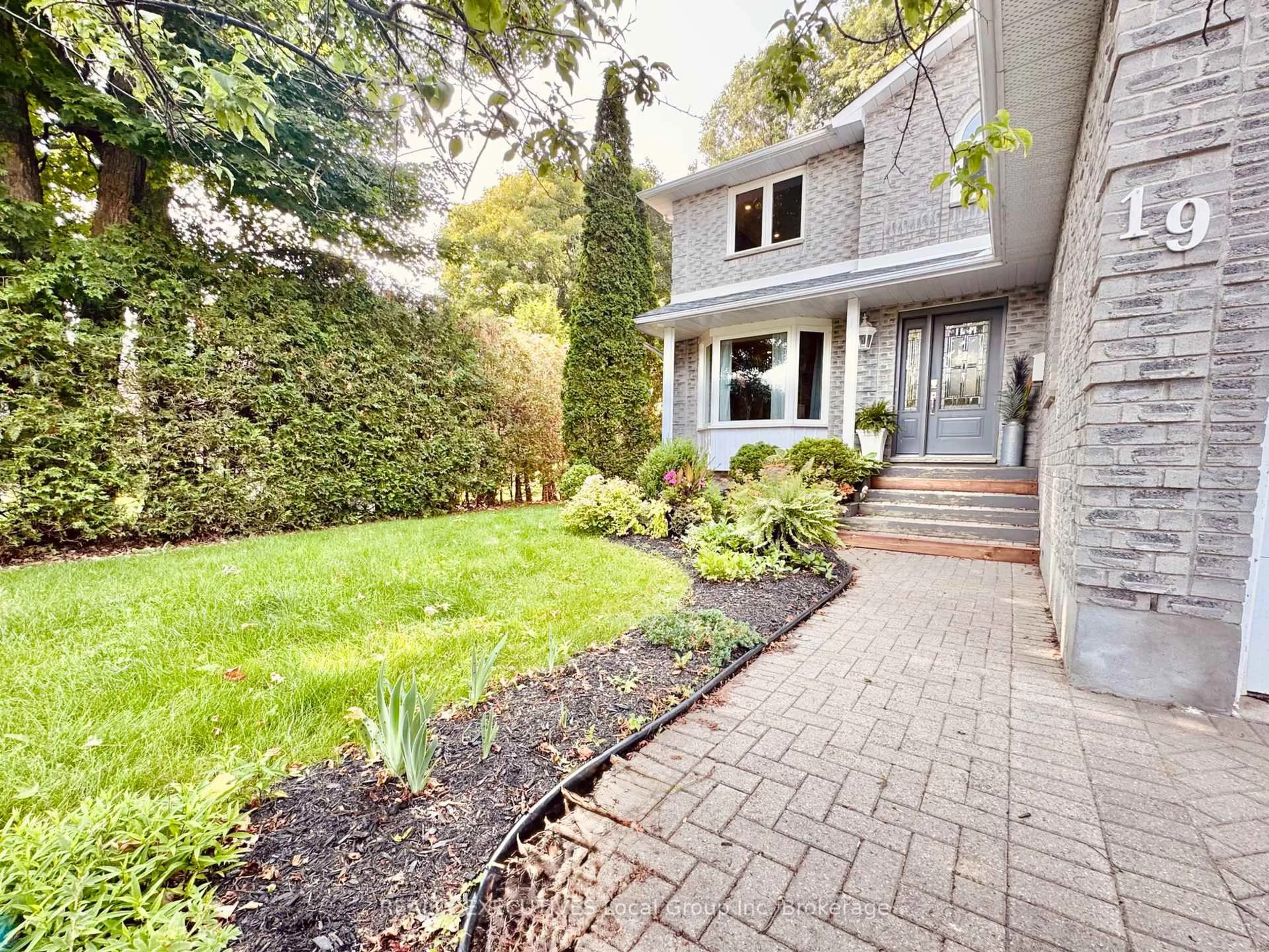 Home with brick exterior material, street for 19 Robinhood Crt, North Bay Ontario P1C 1L3