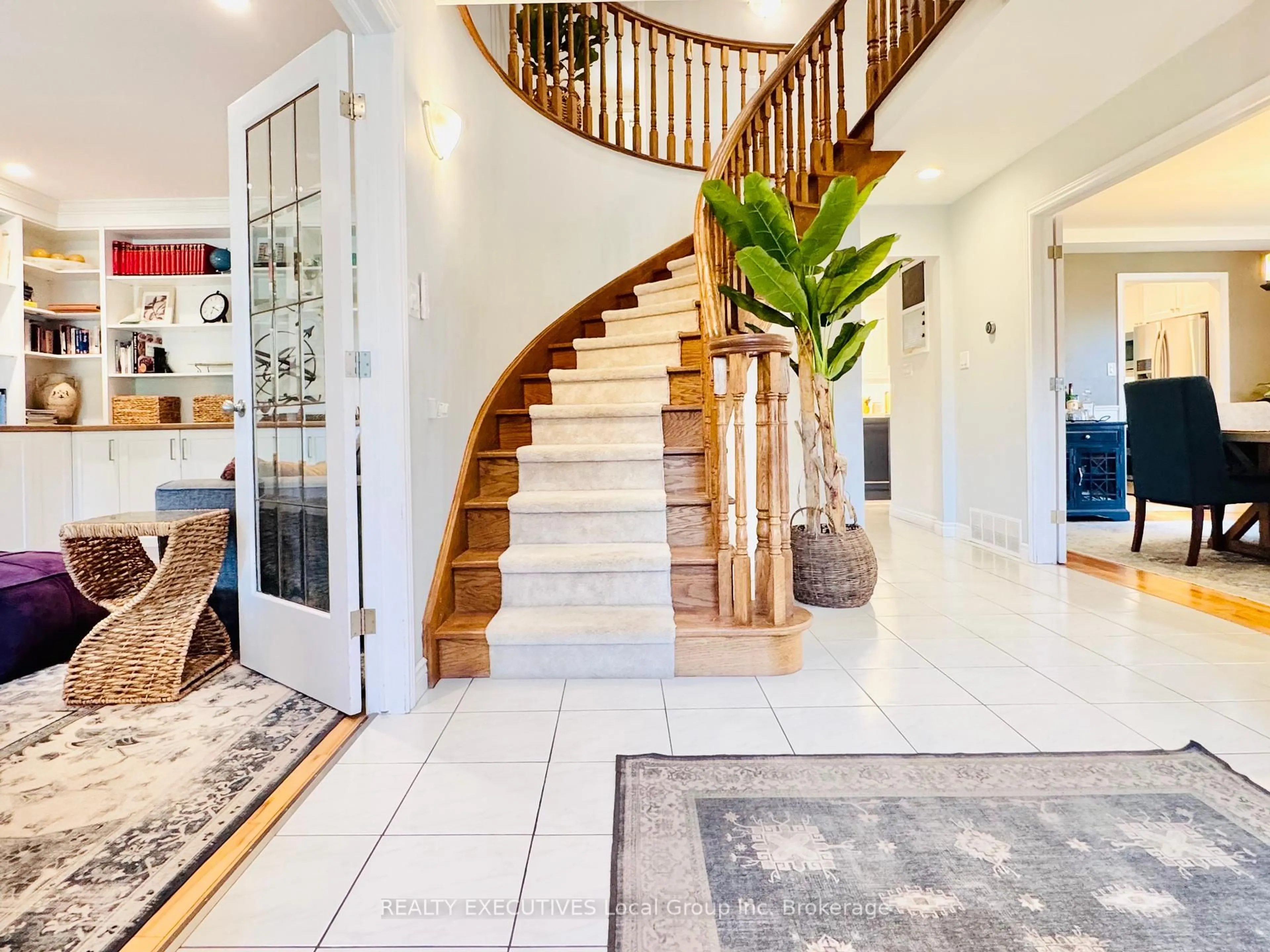 Indoor entryway for 19 Robinhood Crt, North Bay Ontario P1C 1L3