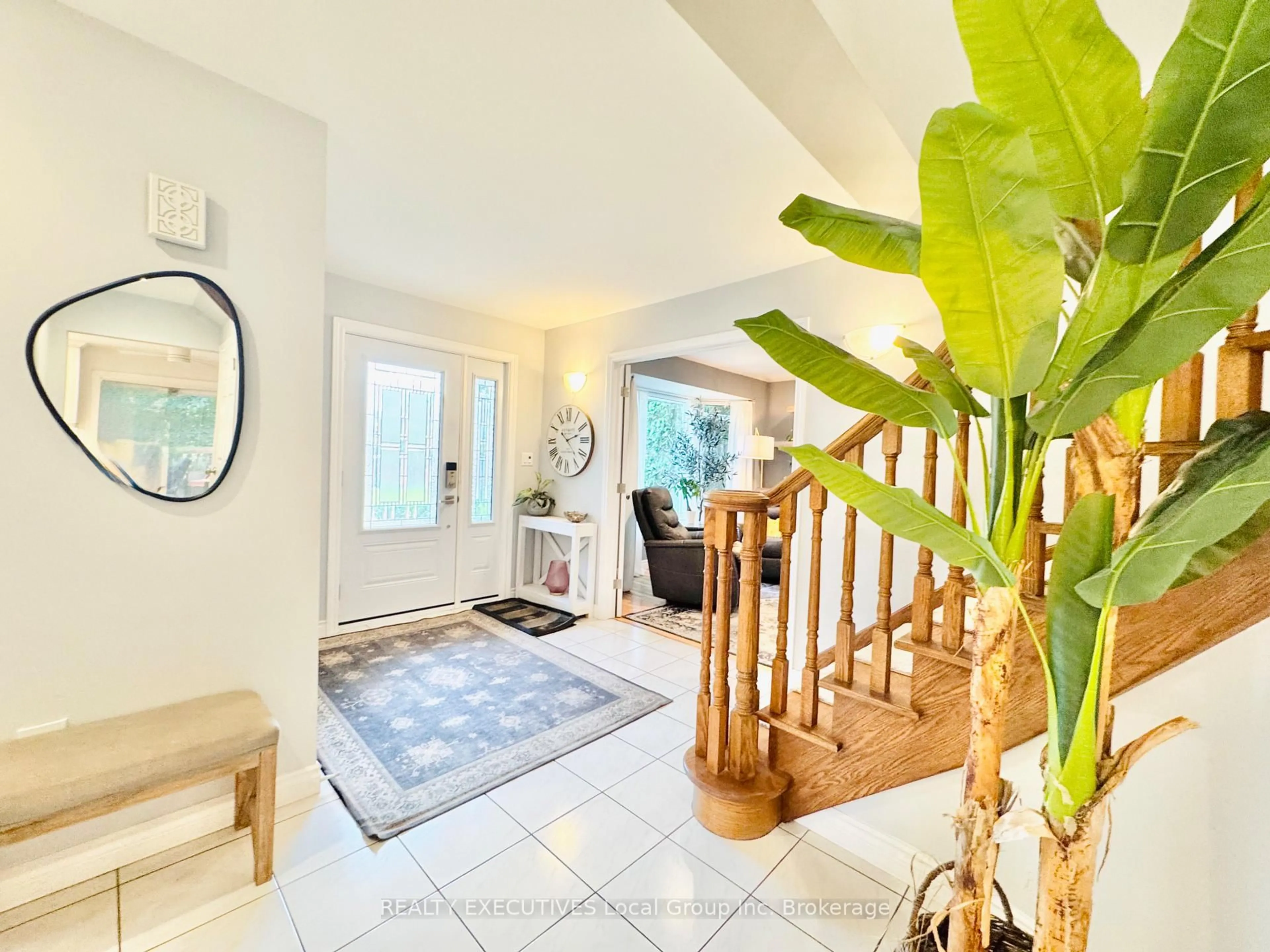 Indoor entryway for 19 Robinhood Crt, North Bay Ontario P1C 1L3