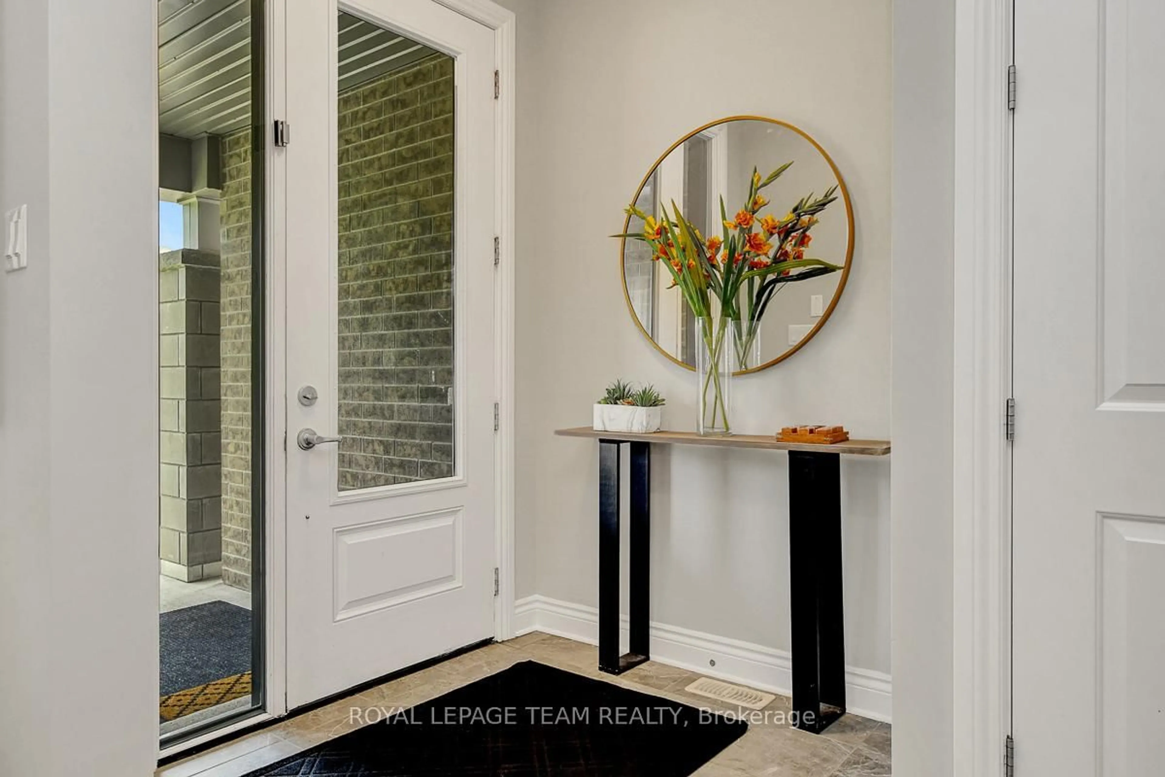Indoor entryway for 879 Percival Cres, Manotick Ontario K4M 0G3
