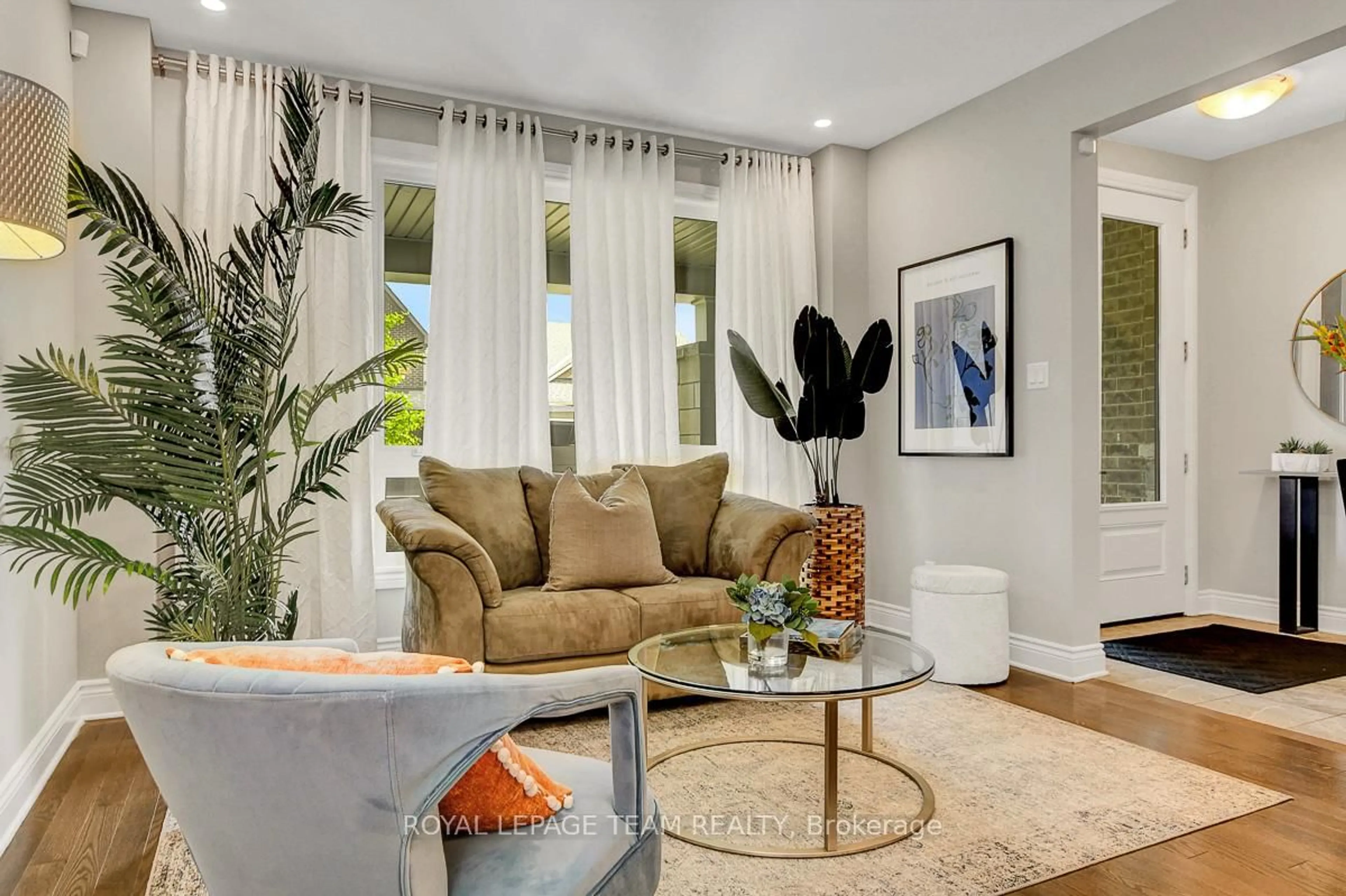Living room with furniture, unknown for 879 Percival Cres, Manotick Ontario K4M 0G3