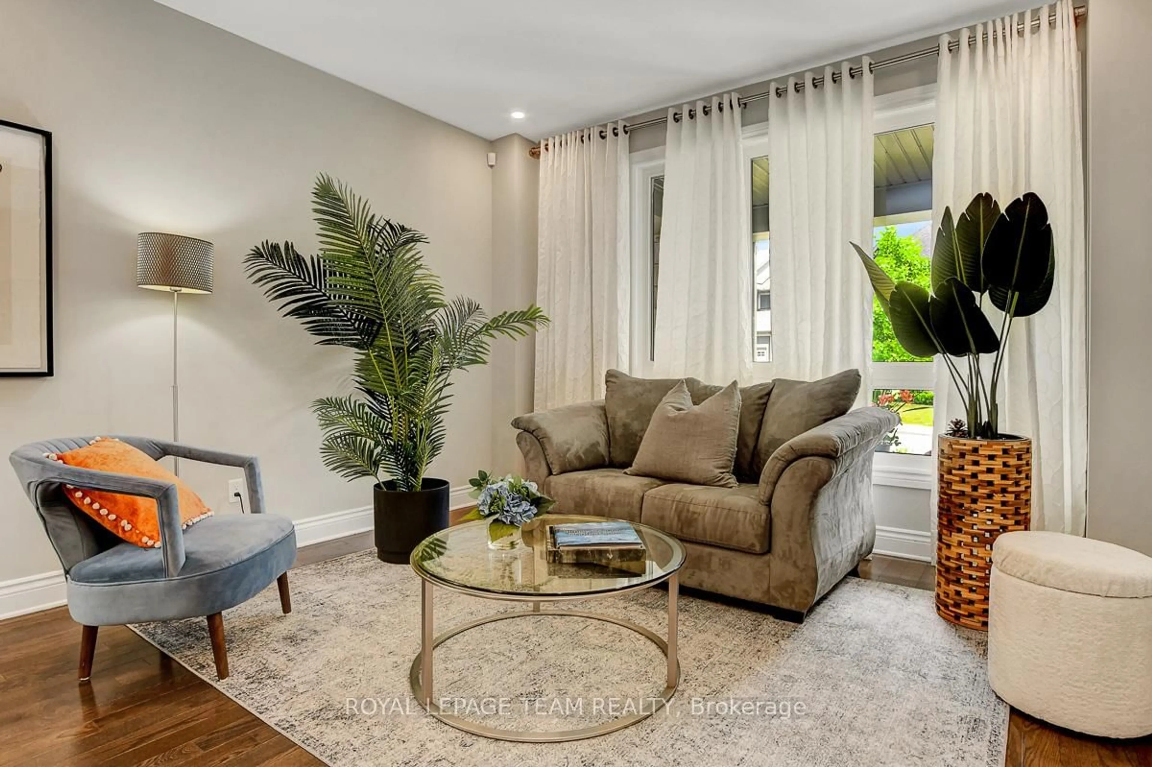 Living room with furniture, unknown for 879 Percival Cres, Manotick Ontario K4M 0G3