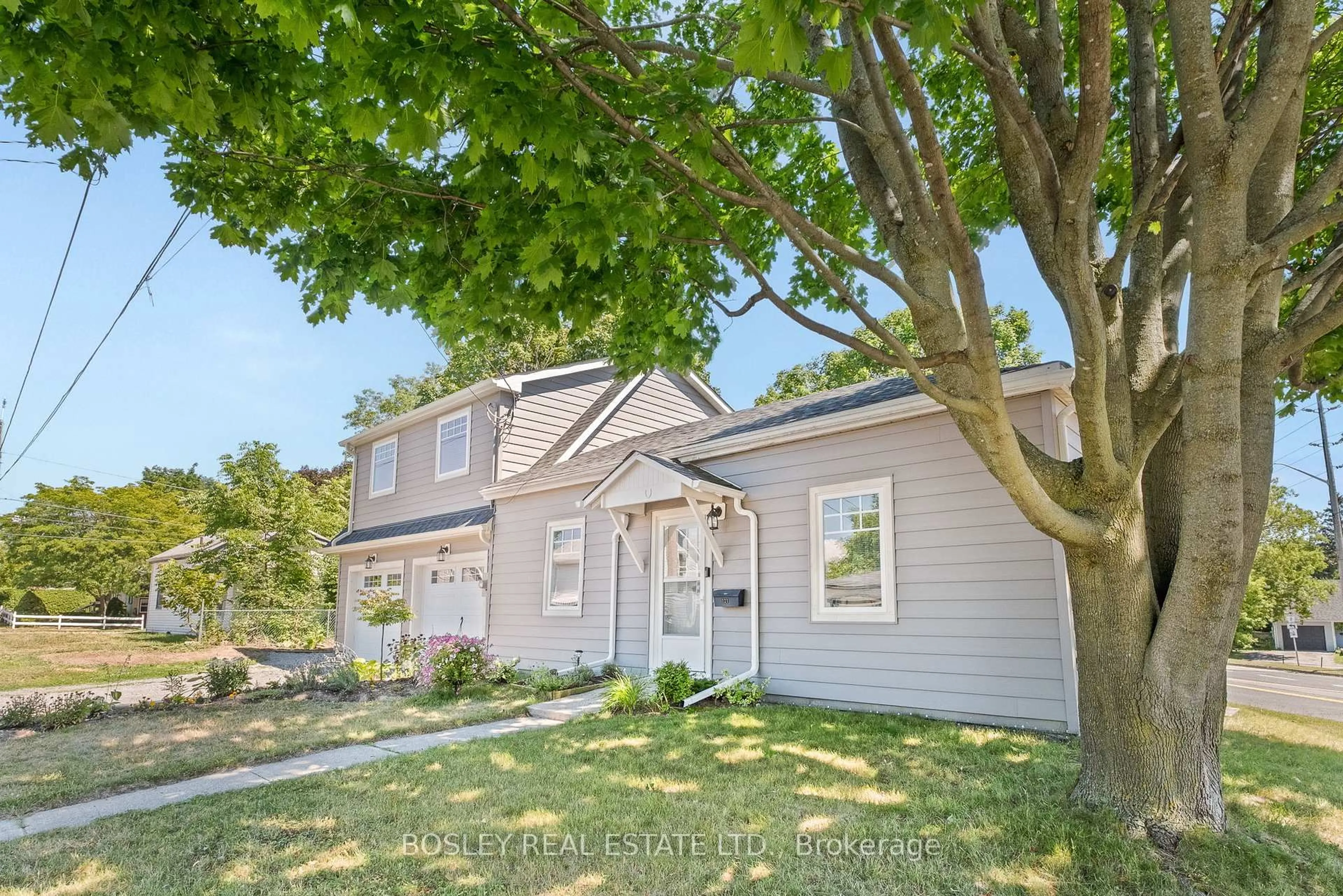 Home with vinyl exterior material, street for 121 Charles St, Port Hope Ontario L1A 1T1