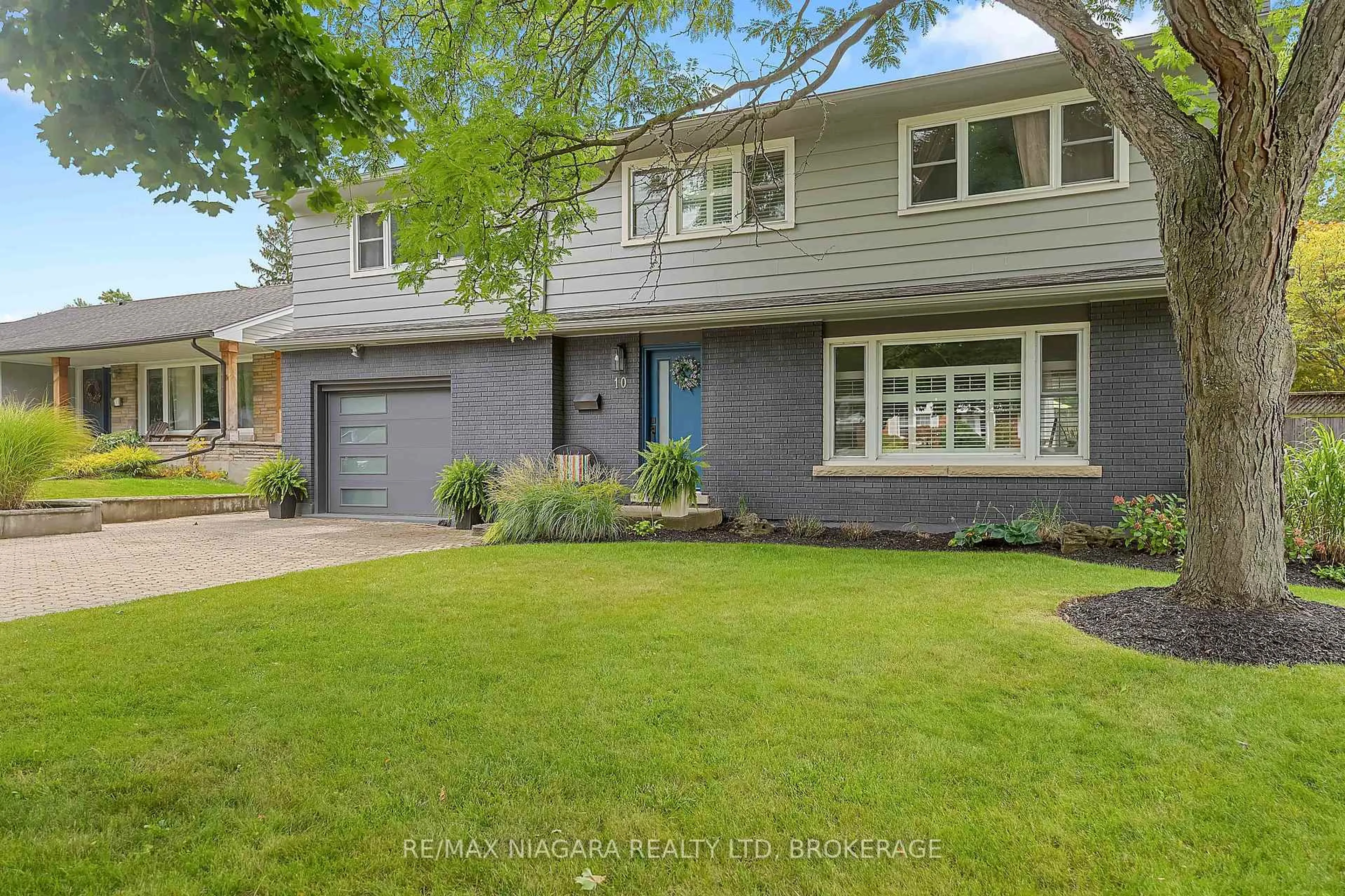 Home with brick exterior material, street for 10 SHEPHERDS Circ, St. Catharines Ontario L2T 2C9
