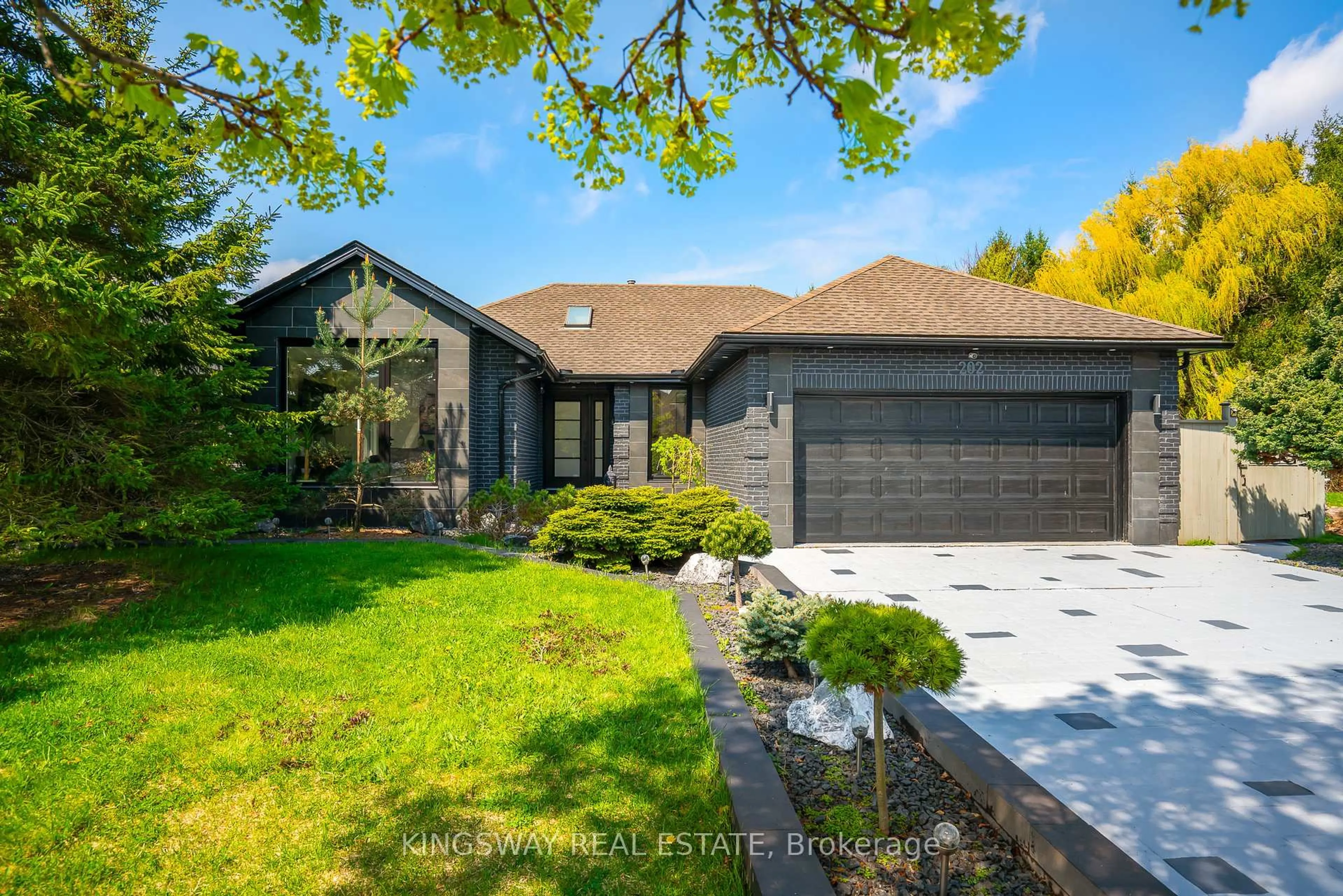 Home with brick exterior material, street for 202 Michael Dr, Welland Ontario L3C 7B8