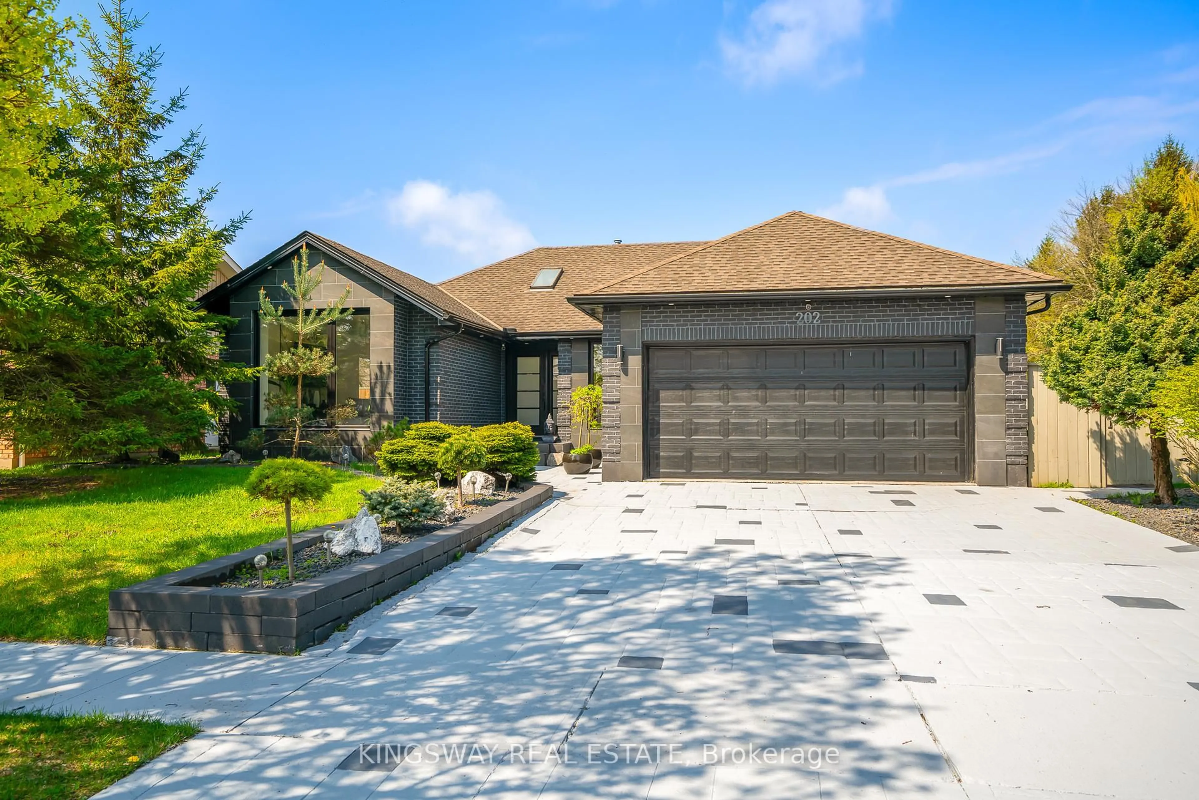Home with brick exterior material, street for 202 Michael Dr, Welland Ontario L3C 7B8