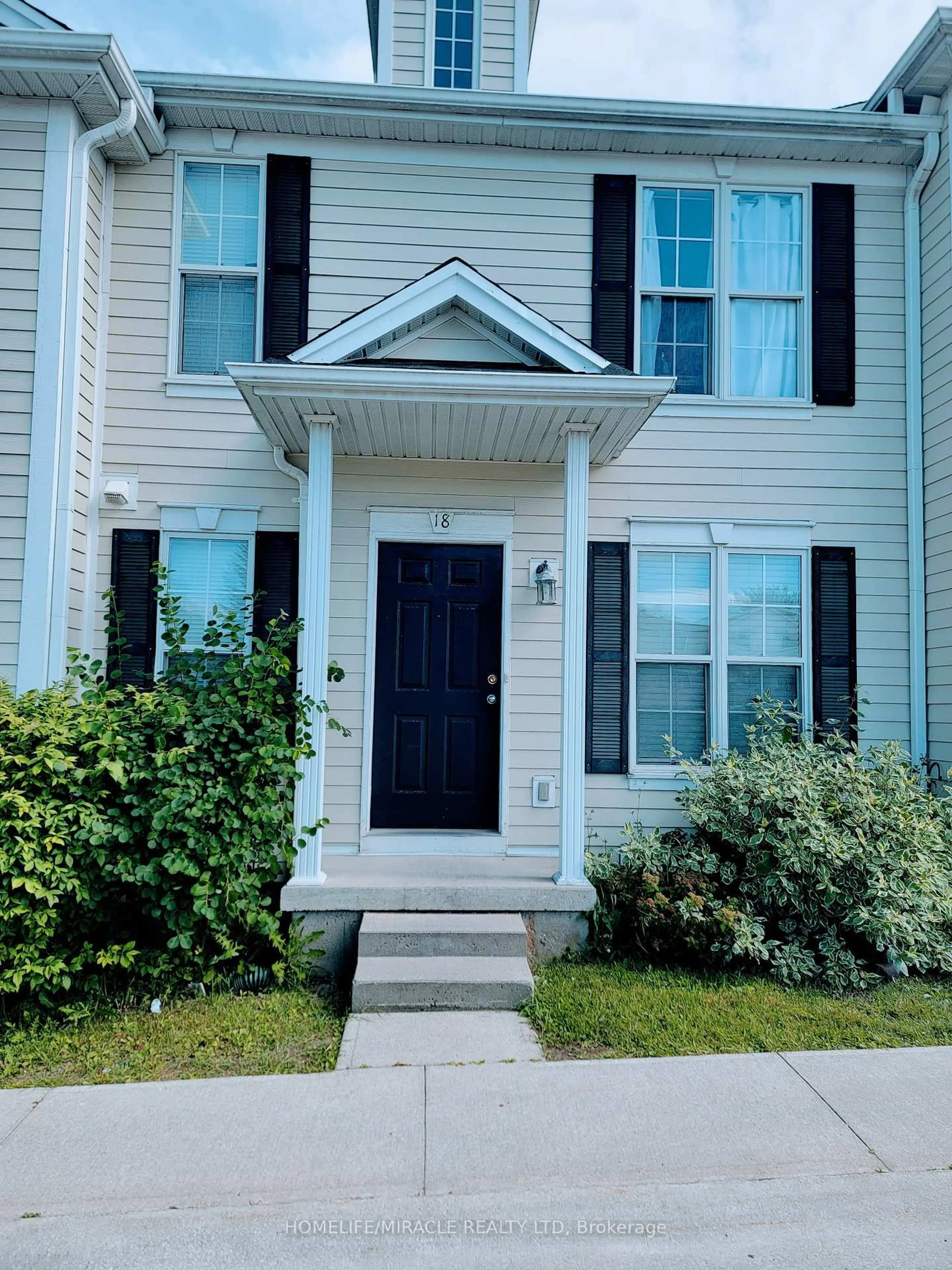 Home with vinyl exterior material, street for 600 SARNIA Rd #18, London North Ontario N6G 5N4