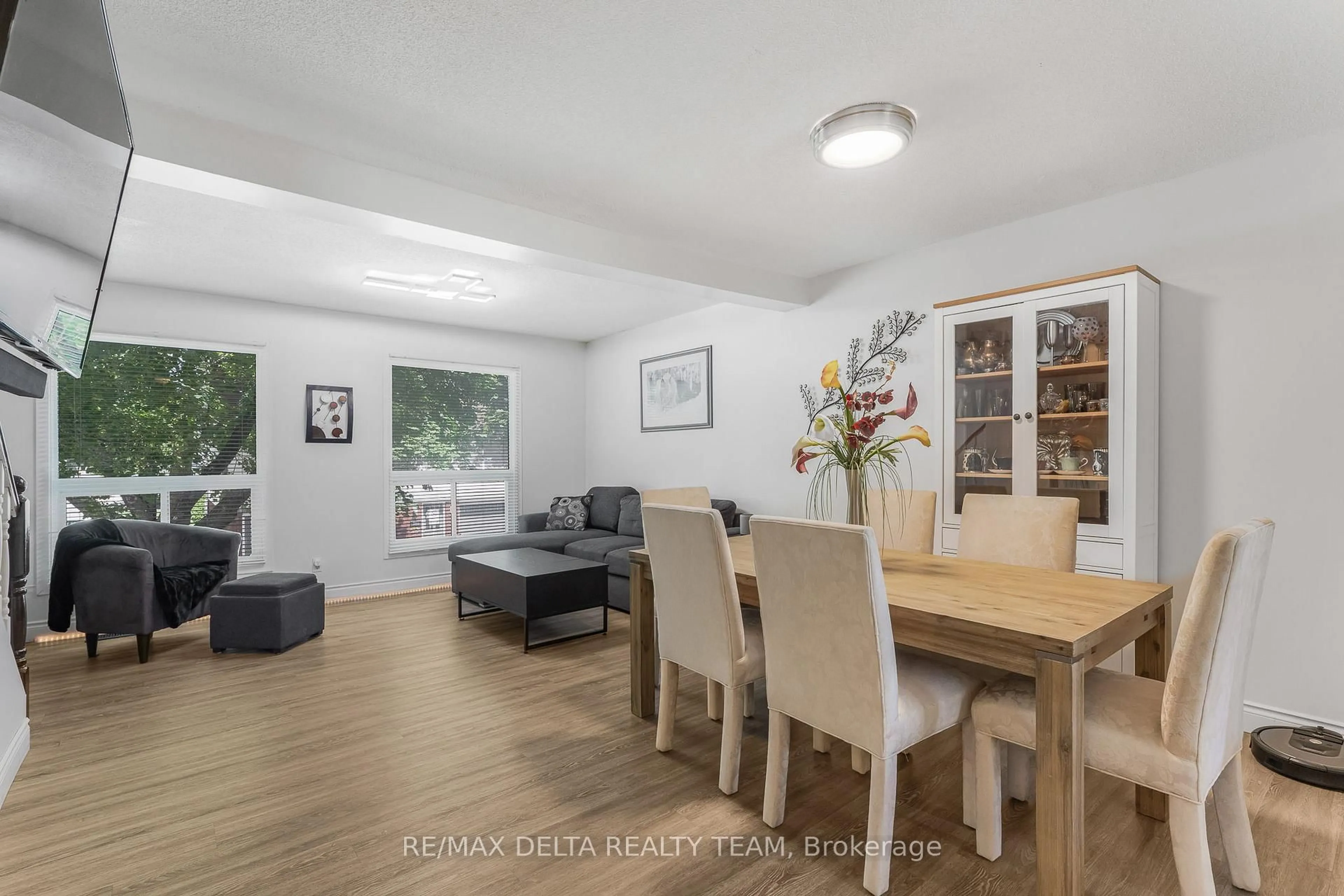Dining room, wood/laminate floor for 2005 Greenway Park Lane, Ottawa Ontario K1B 5B1