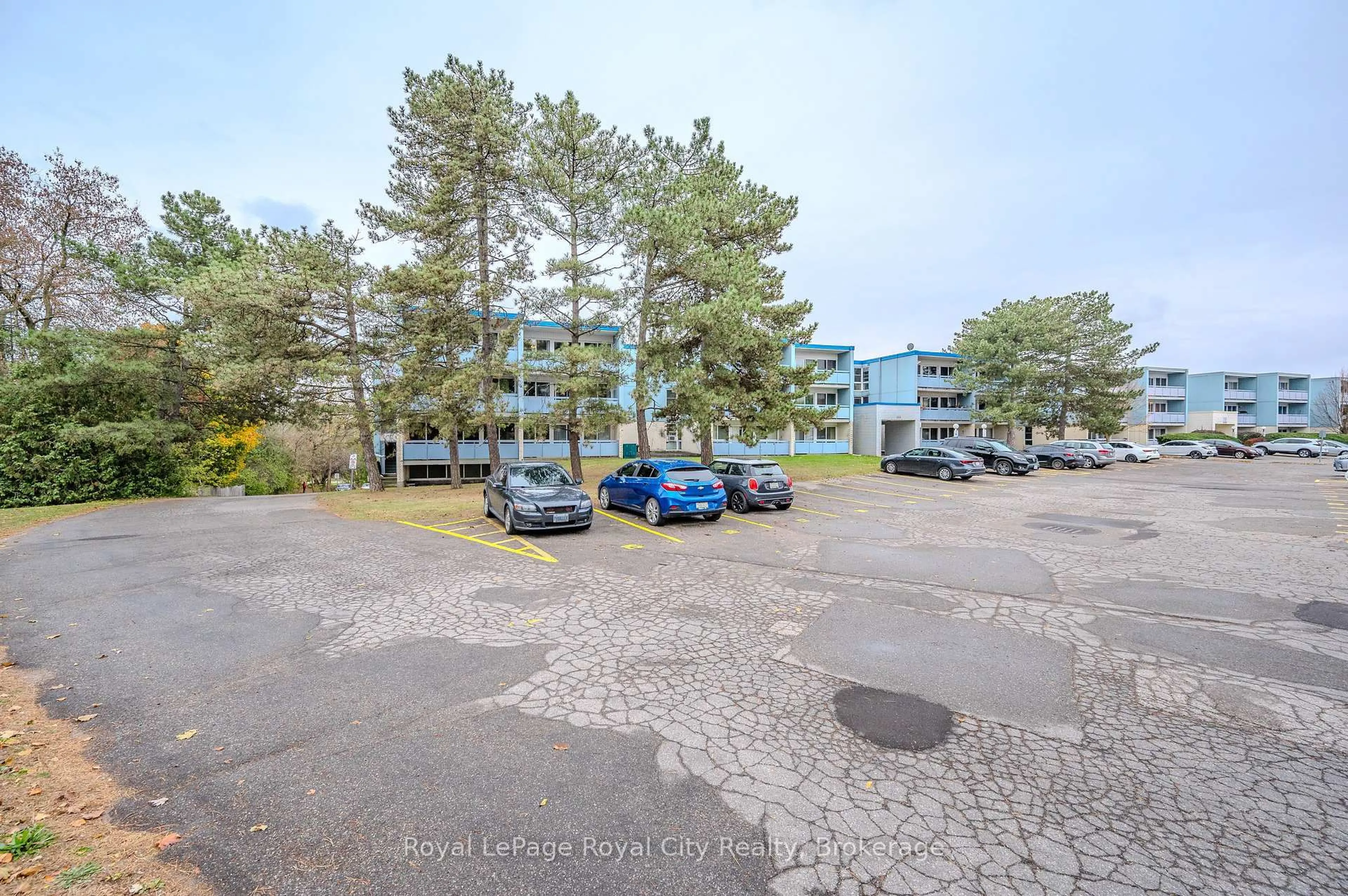 A pic from outside/outdoor area/front of a property/back of a property/a pic from drone, unknown for 105 CONROY Cres #511, Guelph Ontario N1G 2V5