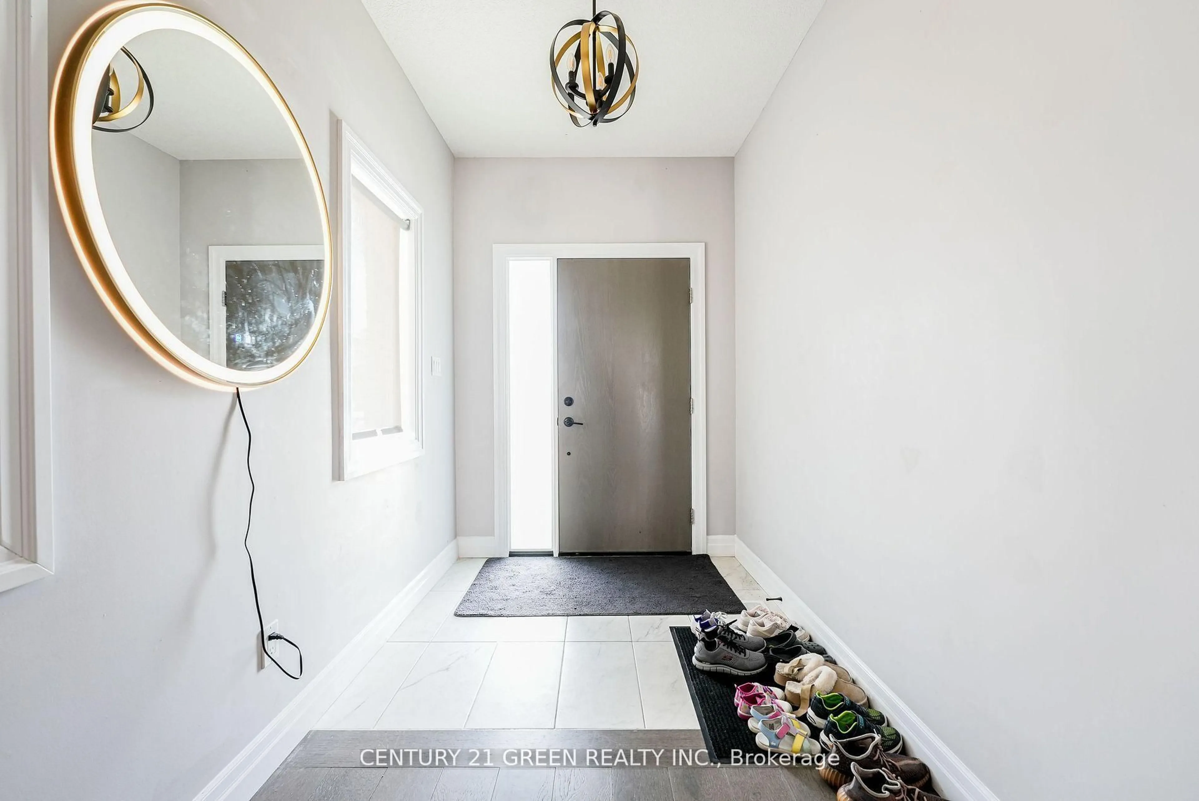 Indoor entryway for 3861 Auckland Ave, London South Ontario N6L 0J3