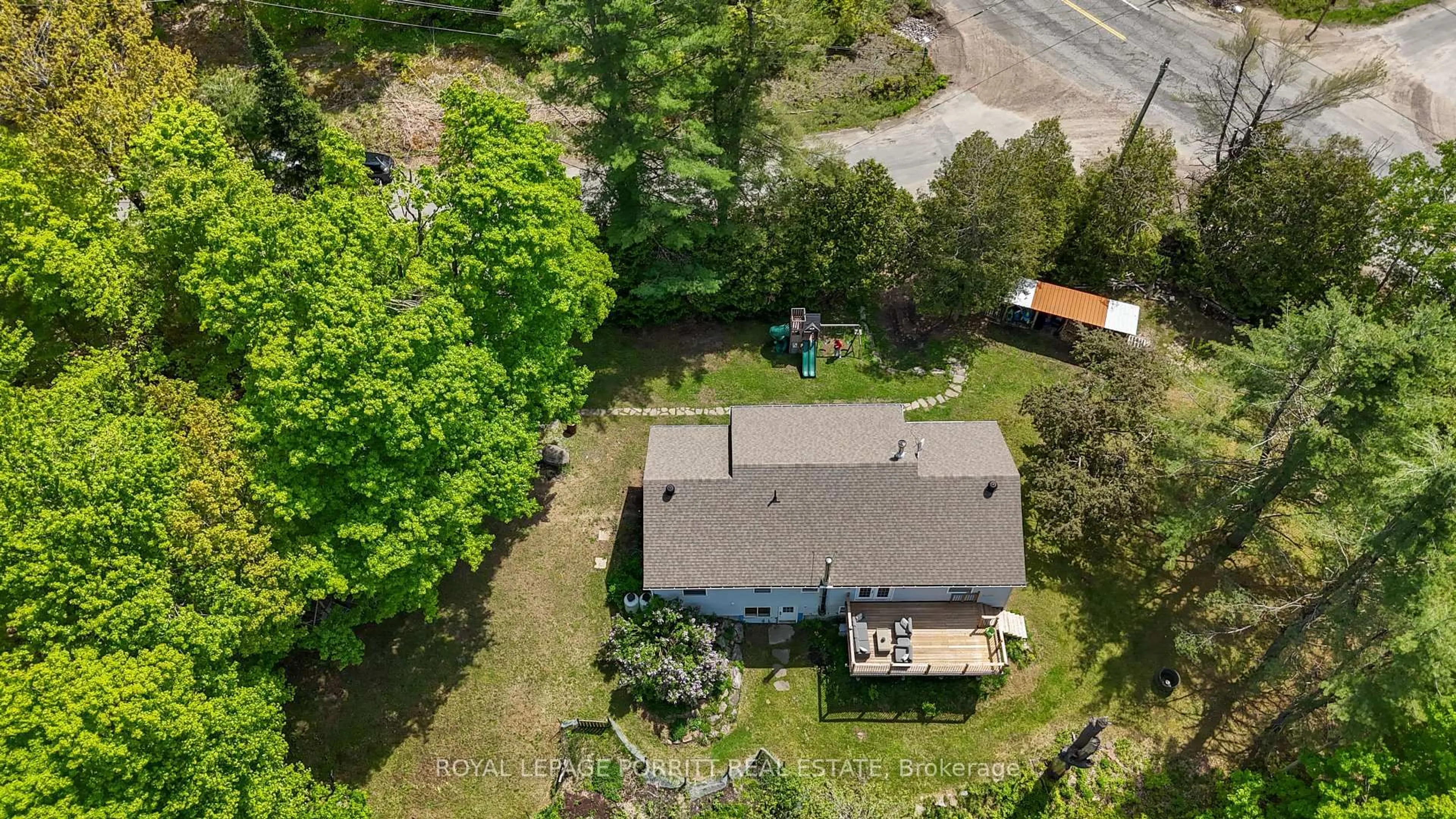 A pic from outside/outdoor area/front of a property/back of a property/a pic from drone, unknown for 1101 Hawn Rd, Bracebridge Ontario P1L 1X1