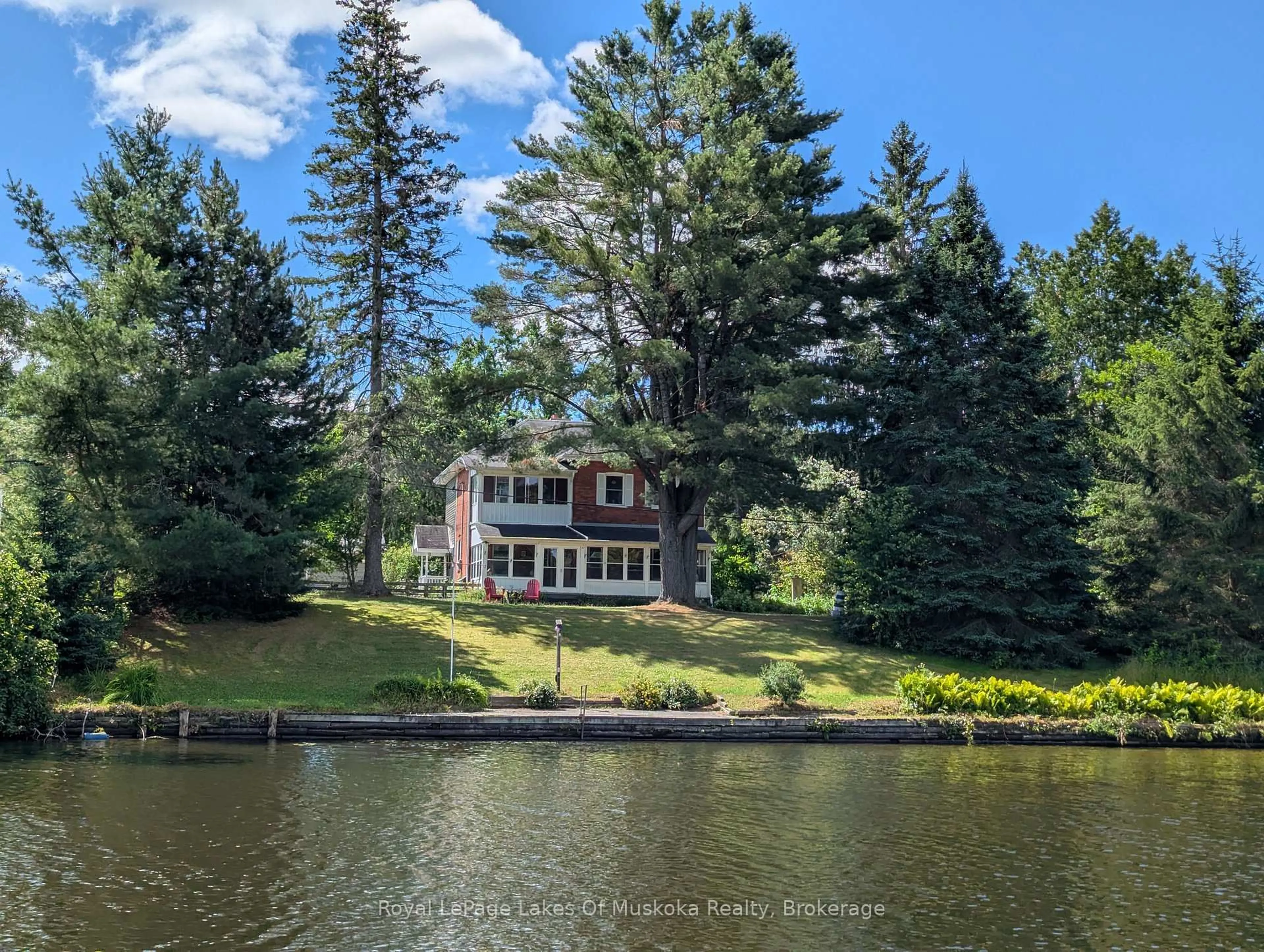 A pic from outside/outdoor area/front of a property/back of a property/a pic from drone, water/lake/river/ocean view for 78 Beaumont Dr, Bracebridge Ontario P1L 1X2